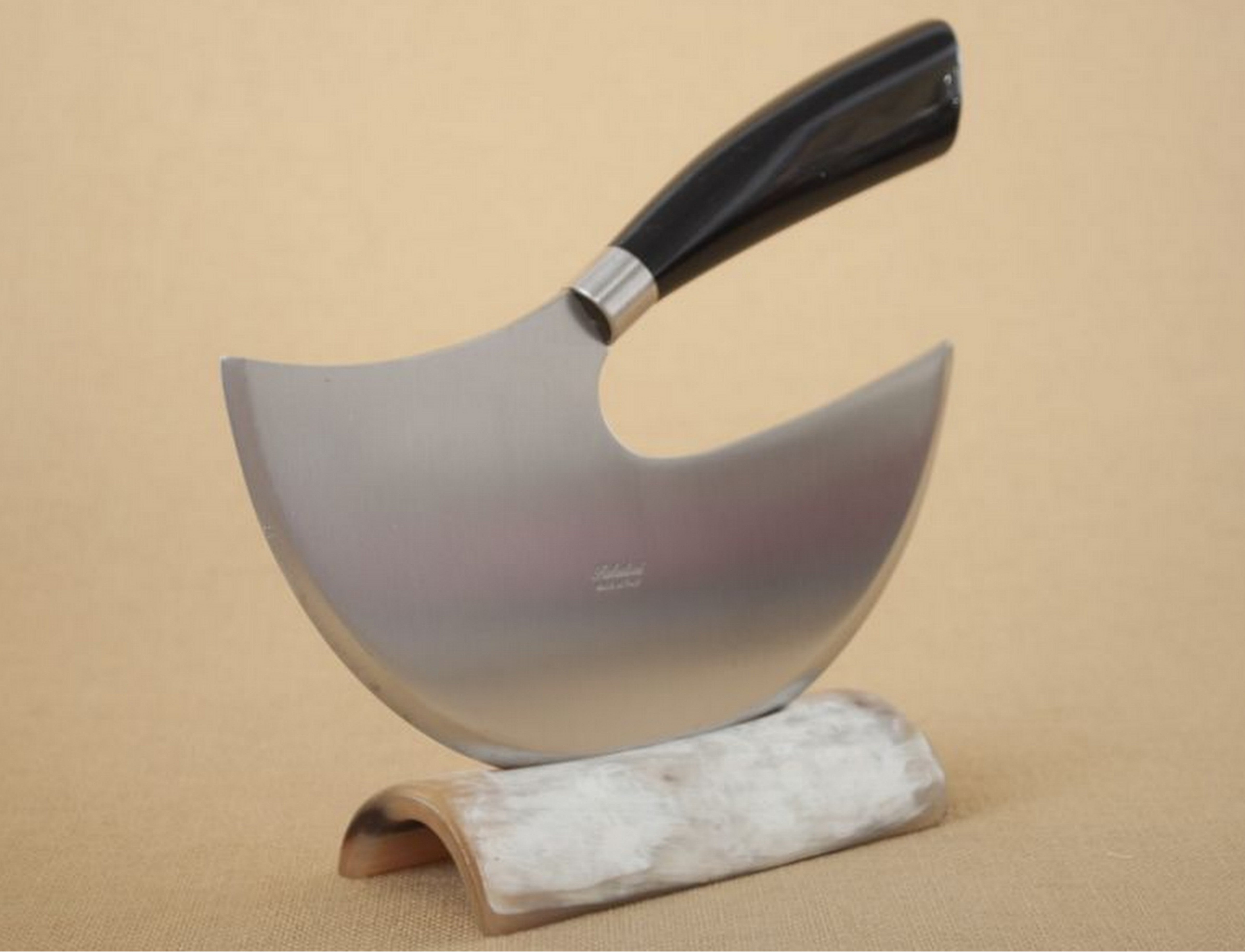 Exquisite Italian Cheese & Dessert Knife Set - High Carbon Stainless Steel Blade, Ox Horn Handle & Olive Wood Stand | Hand Forged Cutlery for Cheese Platters, Charcuterie Boards & Gourmet Dining