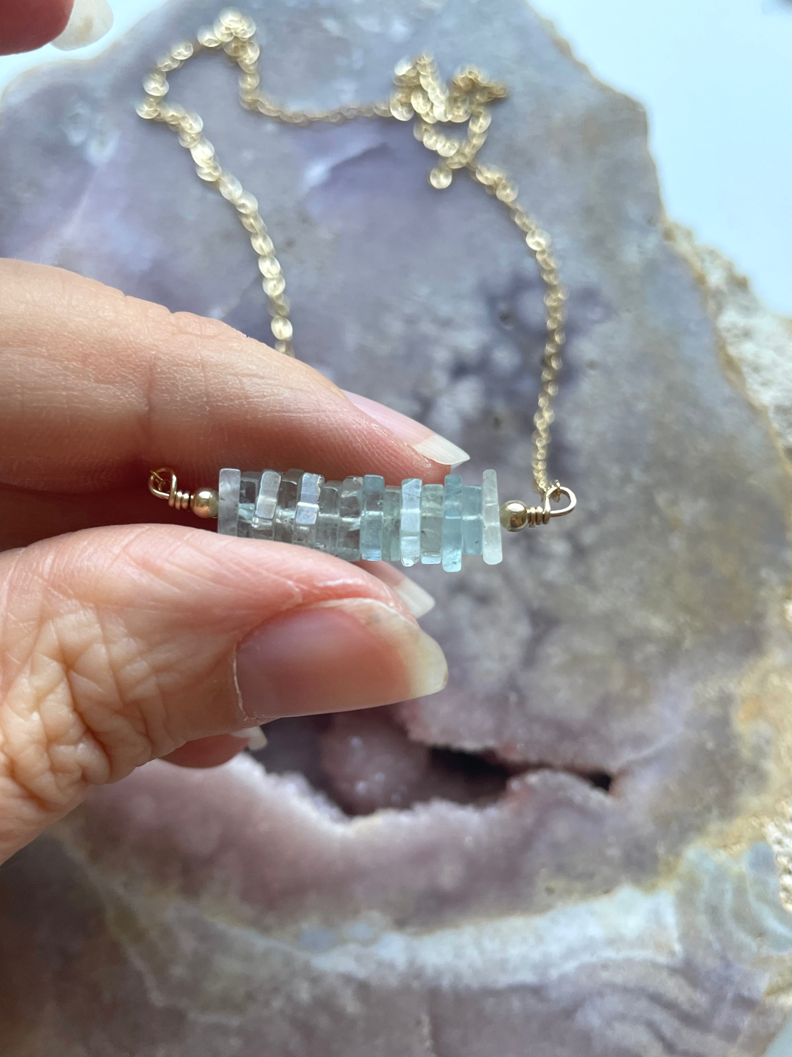 Natural Aquamarine Gemstone Bracelet for Women - Elegant Healing Crystal Jewelry for Stress Relief & Positive Energy - Perfect for Meditation, Yoga & Everyday Wear
