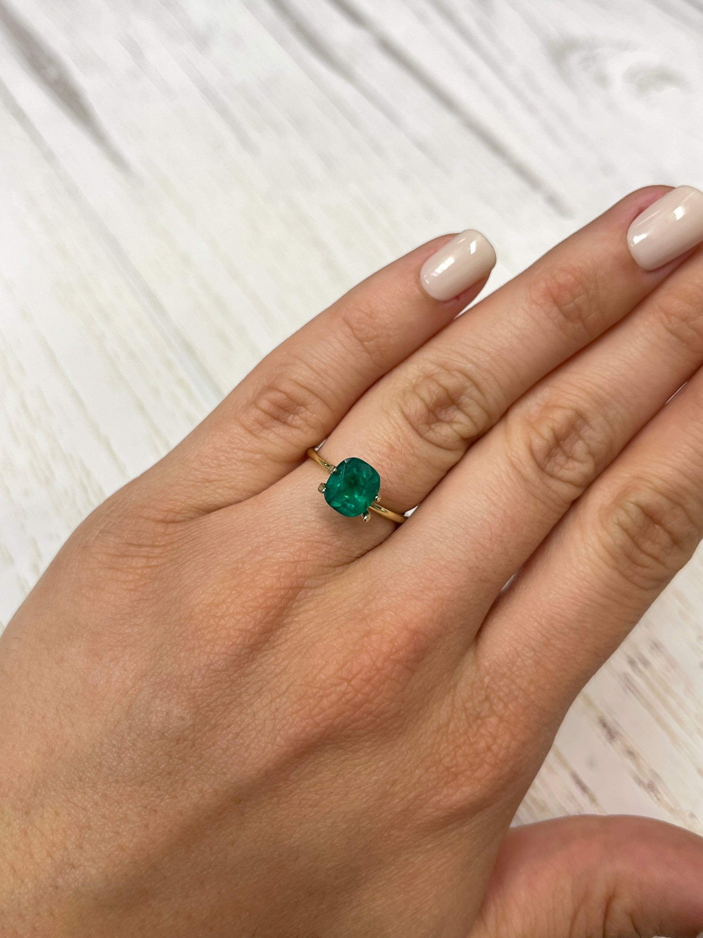 1.94 Carat 8x7mm Vivid Muzo Green Natural Colombian Loose Emerald Cushion Cut Gemstone for Jewelry Making, Engagement Rings & Luxury Gifts