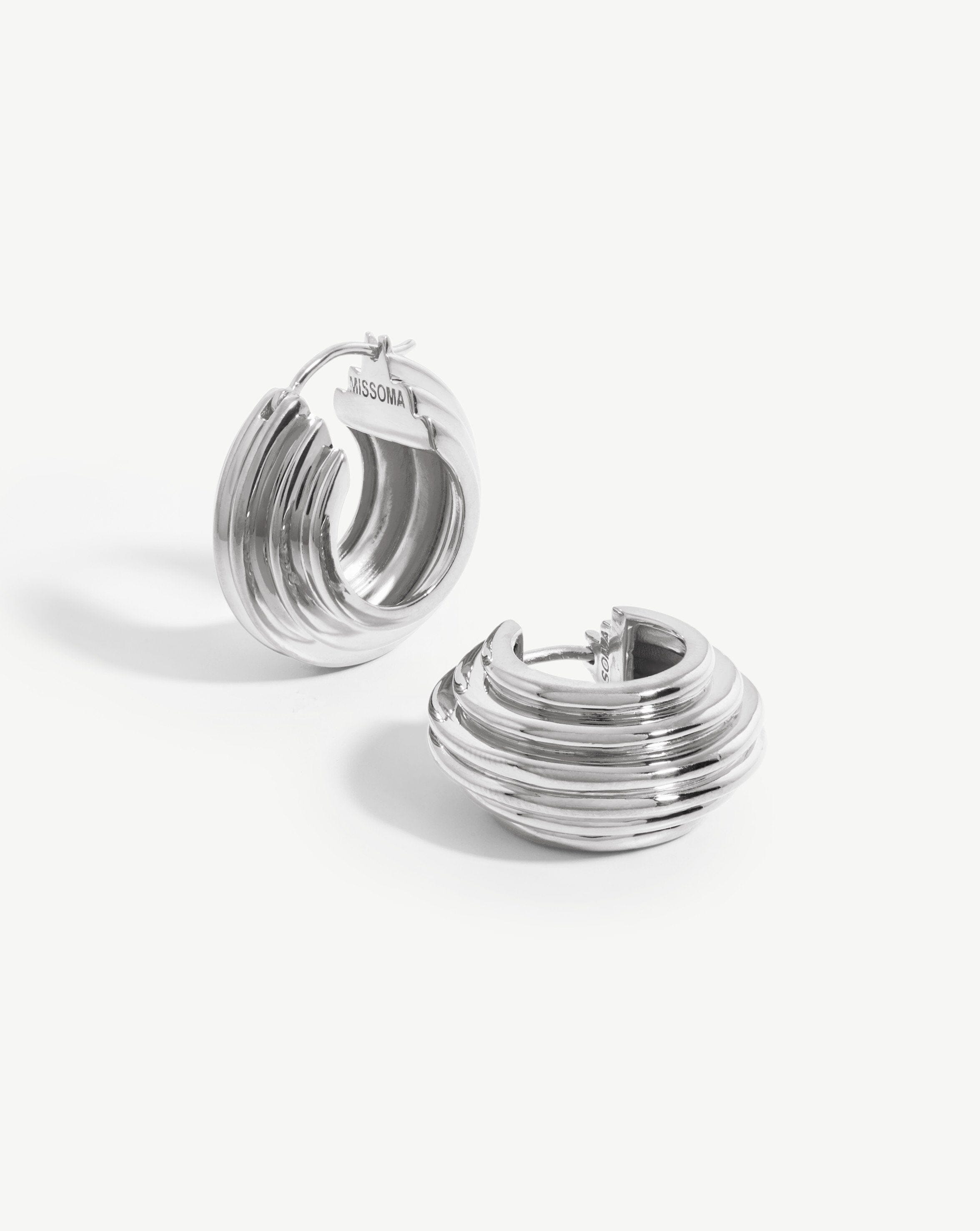 Lucy Williams Medium Chunky Ridge Hoop Earrings for Women - Trendy Gold Plated Statement Jewelry - Perfect for Parties, Weddings & Everyday Wear