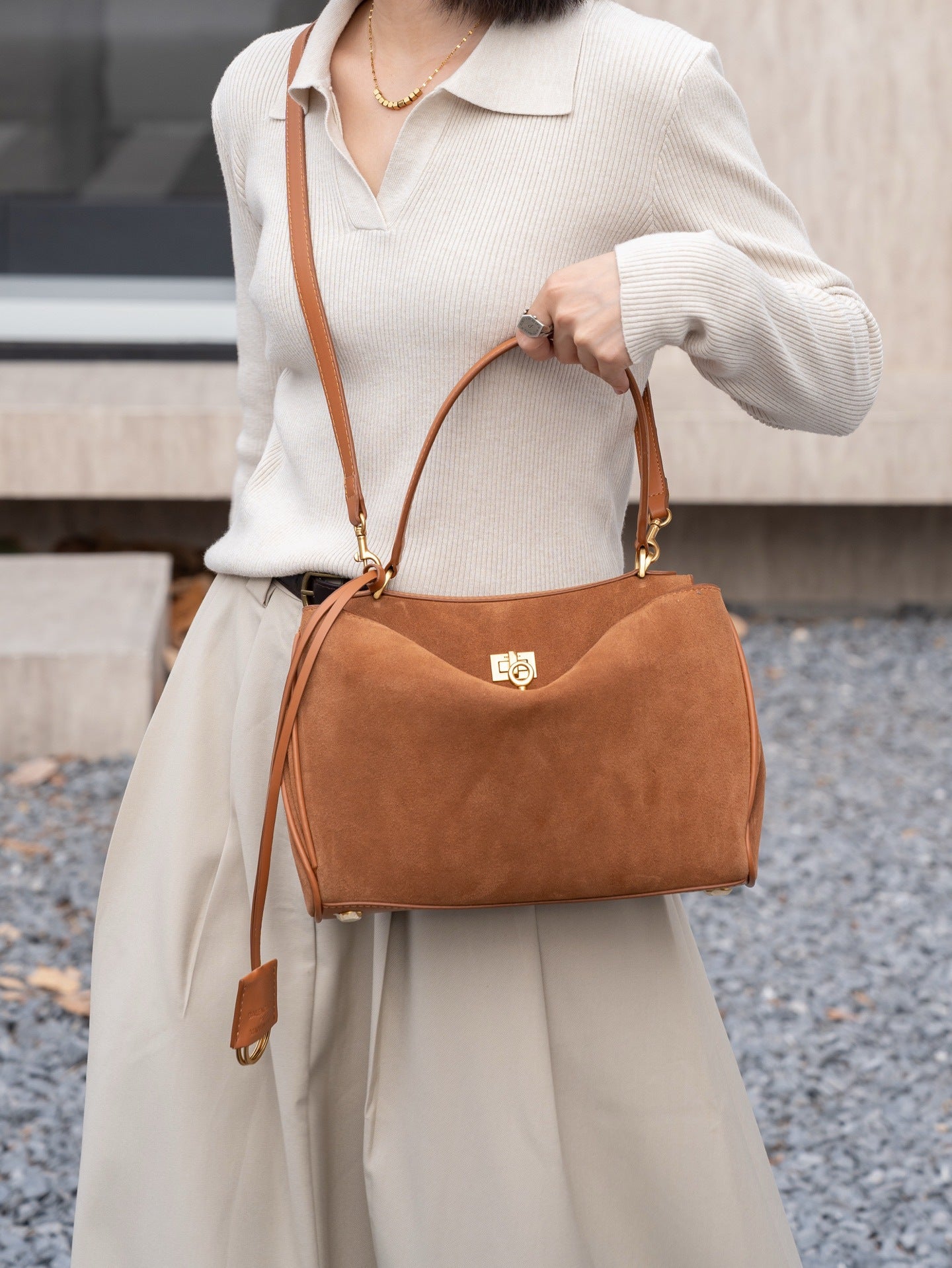 Premium Genuine Leather Shoulder Bag for Women - Fashionable Crossbody Purse with Adjustable Strap - Perfect for Work, Travel & Everyday Use