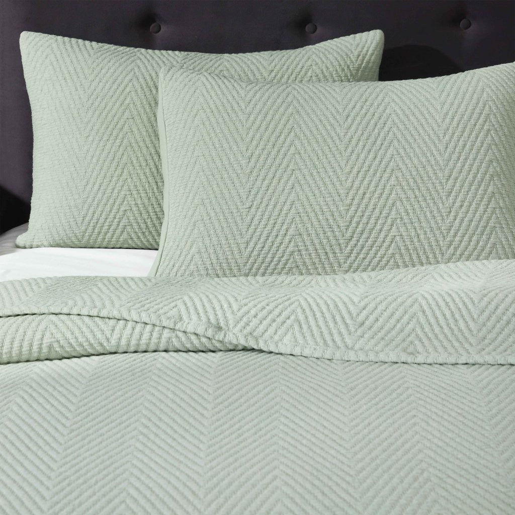 Premium Aswan Cotton Medium Weight Chevron Woven Coverlet - Soft & Breathable Bedspread for All Seasons - Perfect for Master Bedroom, Guest Room, or Dorm Decor