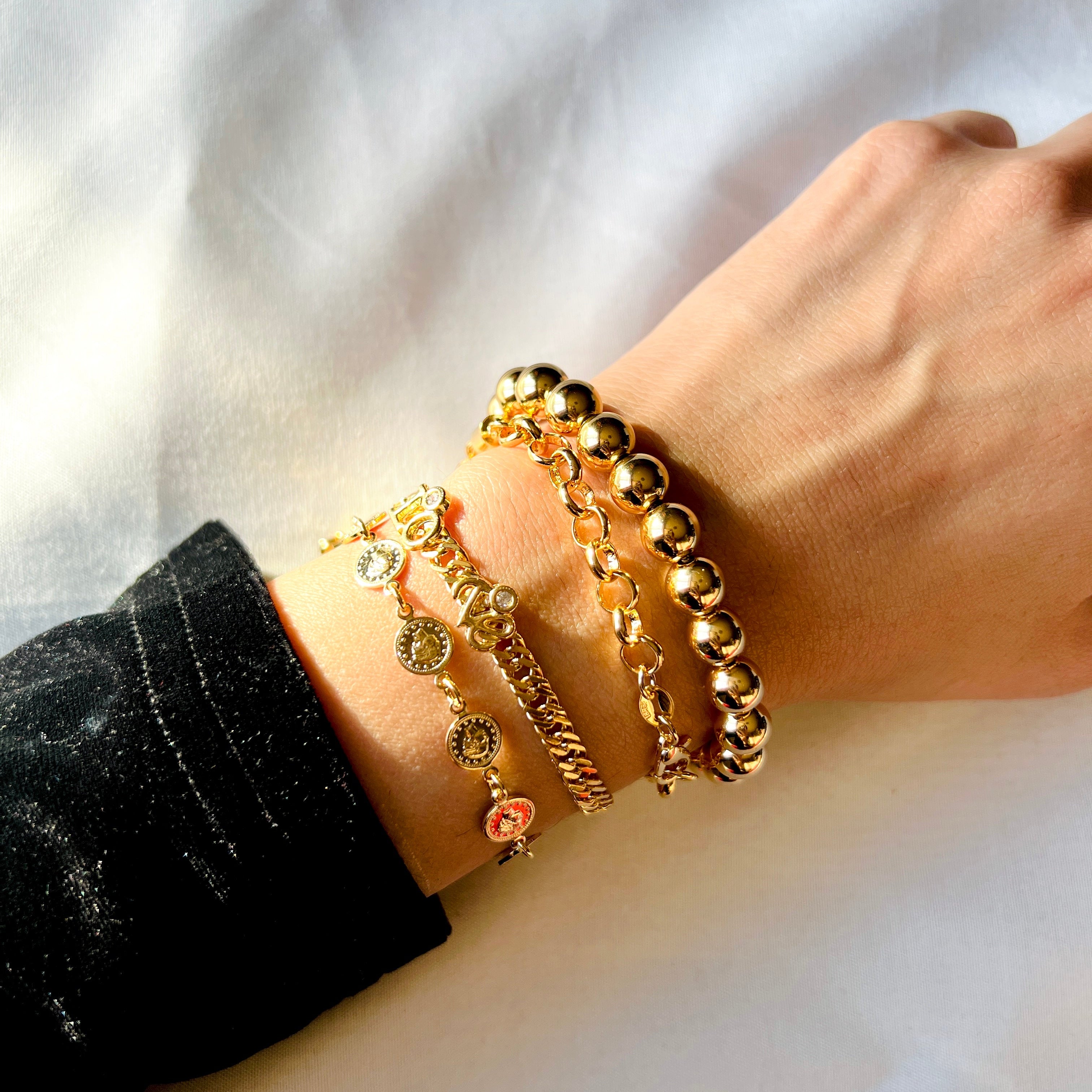Stylish Balls Bracelet for Women & Men - Trendy Beaded Elastic Adjustable Wristband - Perfect for Casual Wear, Gifts & Fashion Accessories