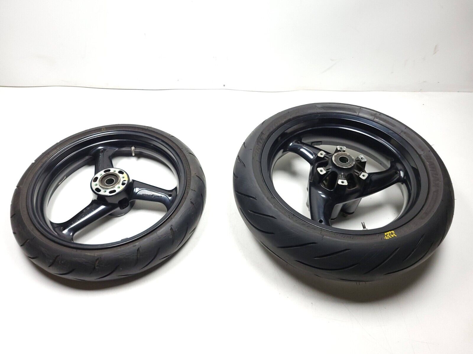 Original Ducati Monster M600 M620 Front & Rear Wheel Set R17 Pair - OEM Replacement Parts for Motorcycle Repair & Custom Builds - Perfect for Racing, Street Riding & Bike Restoration Projects