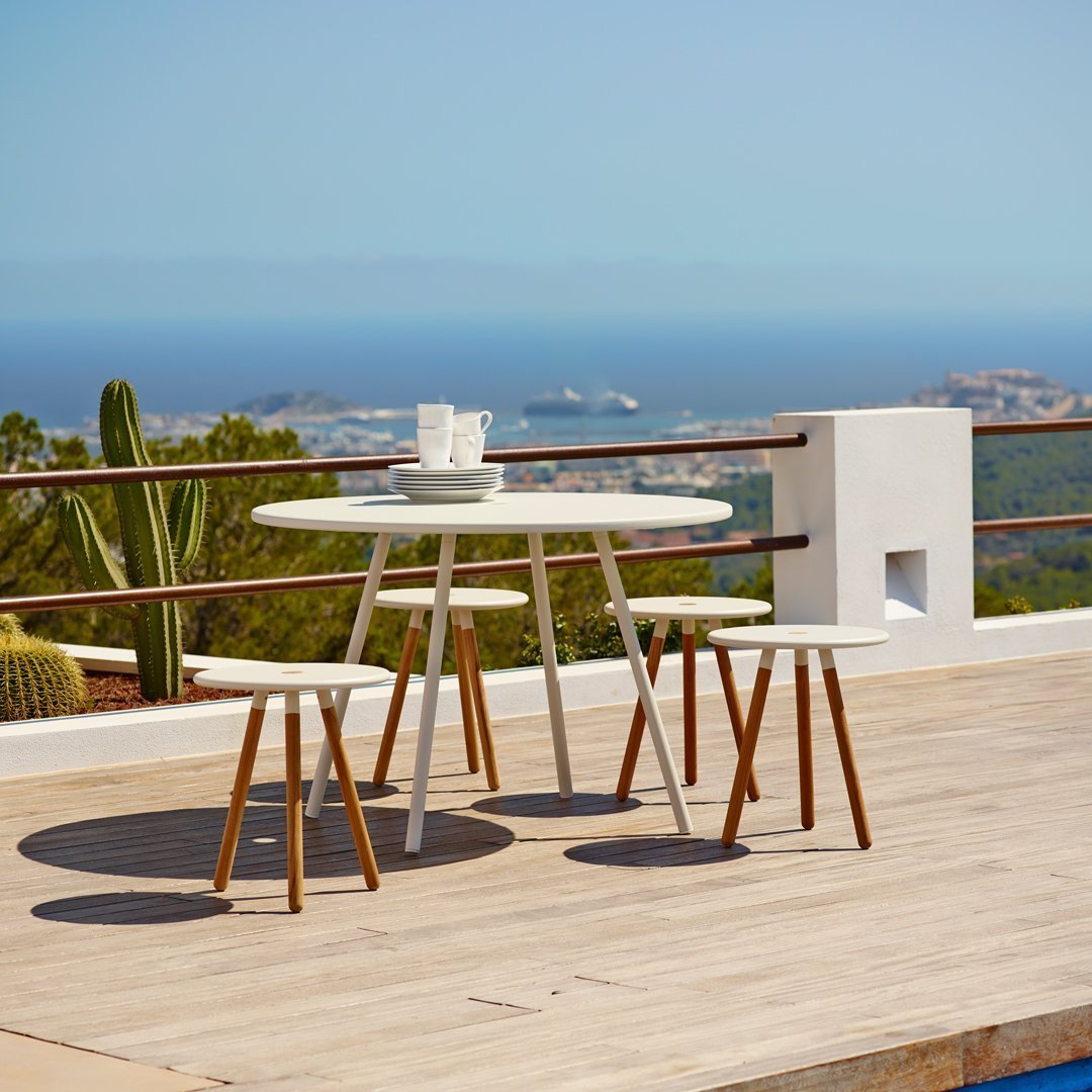 **Welling Ludvik Outdoor Cane Line Area Table - Perfect for Patio, Garden, and Poolside Dining**
