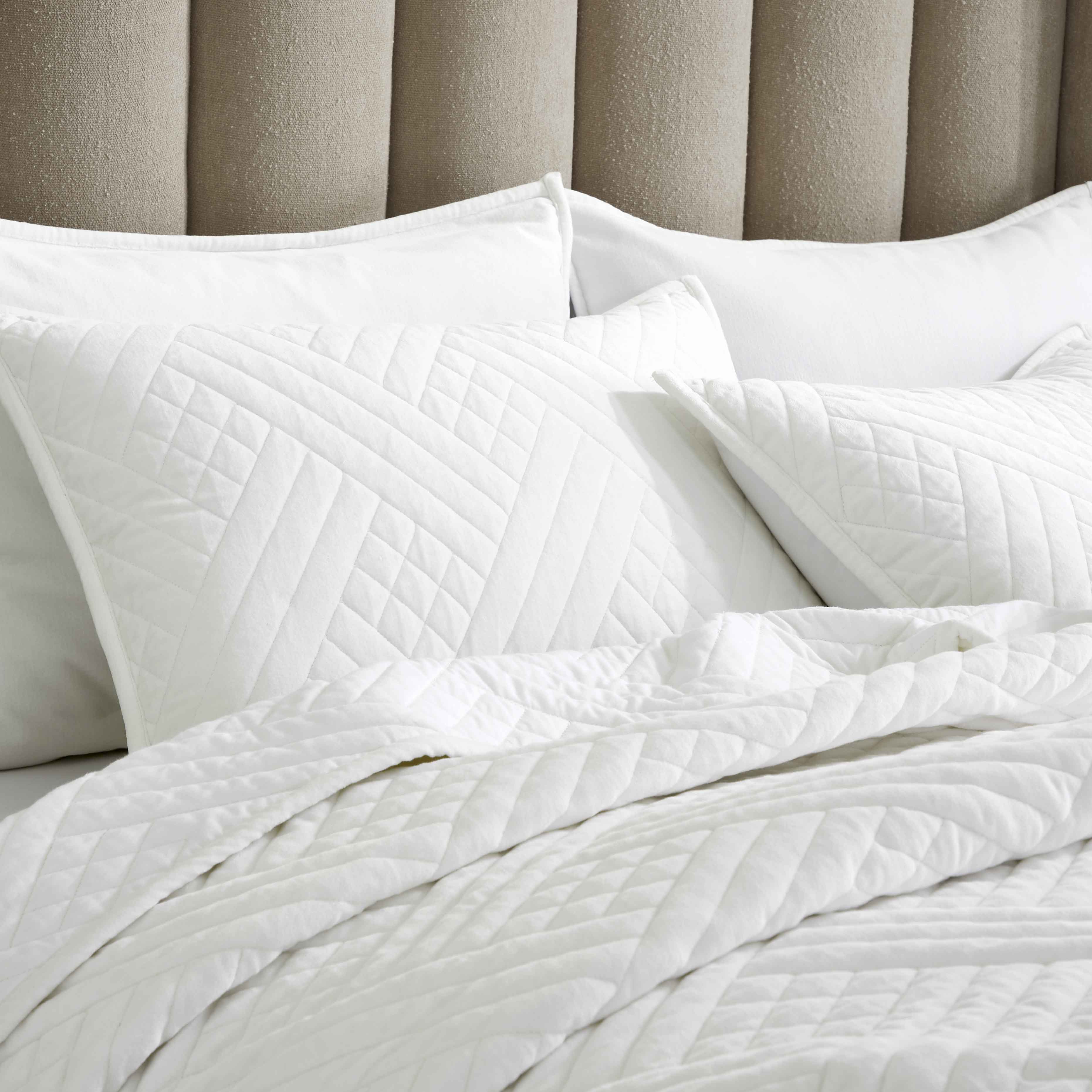 Karina Cotton Velvet Lightweight Quilt & Sham Set - Ultra Soft Bedding for All Seasons | Perfect for Master Bedroom, Guest Room & Cozy Nights