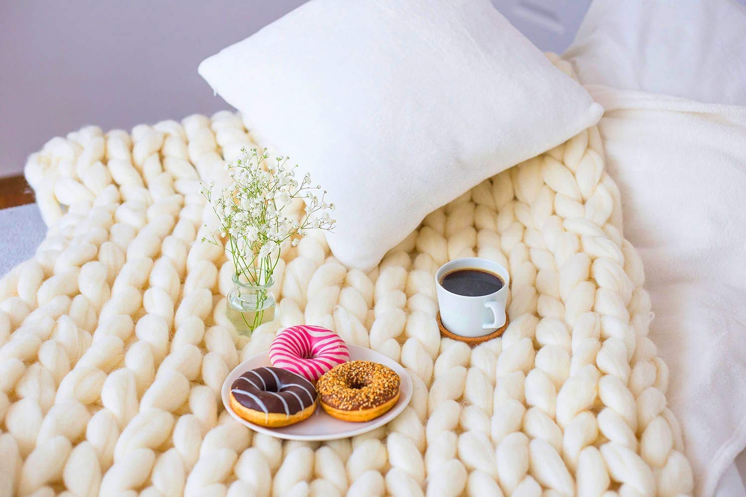 YUKTOPA Chunky Knit Throw Blanket - Handmade Bulky Knitting Yarn Blanket - Super Large 230x230cm (90x90in) - Ivory White - Cozy Bedroom Decor, Sofa Throw, Chair Cover, Pet Mat & Yoga Blanket - Perfect for Living Room, Nursery & Winter Warmth
