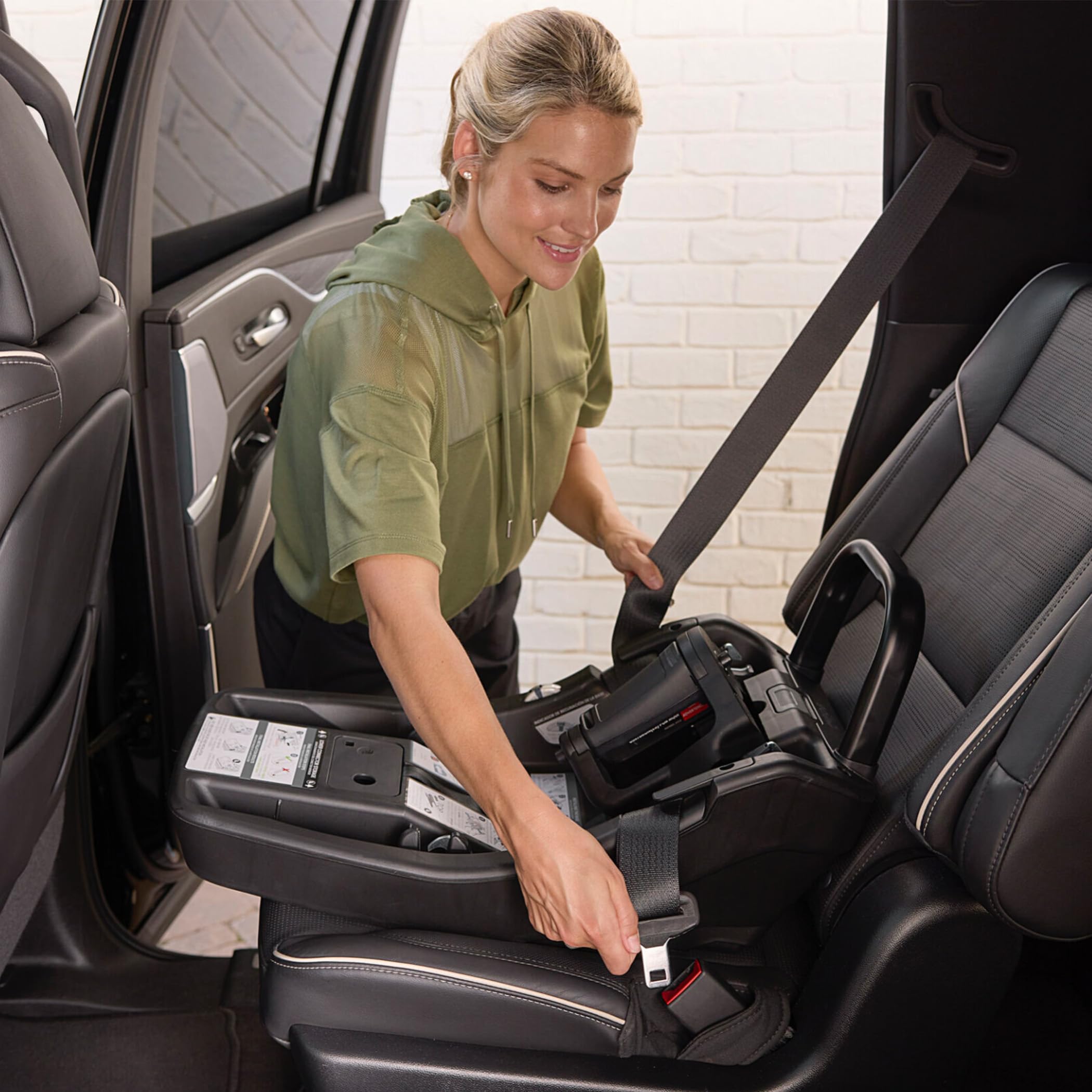 BOB Gear Wilder Infant Car Seat Base with ClickTight - Safe & Easy Installation for Newborns & Toddlers - Perfect for Travel, Daily Commute & Family Road Trips