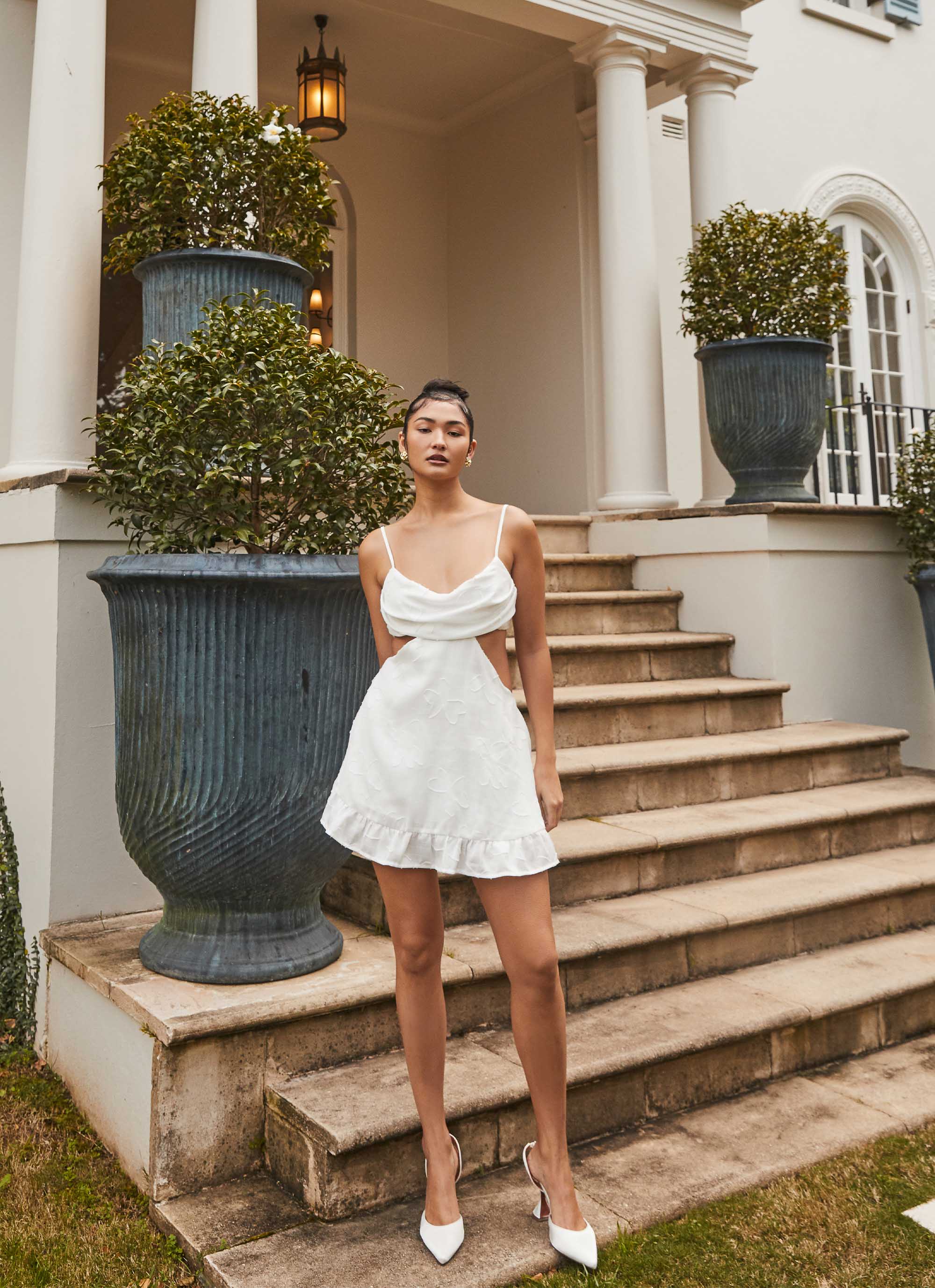 Dorothea Mini Dress in White - Elegant & Flirty Summer Outfit for Parties, Dates & Vacations