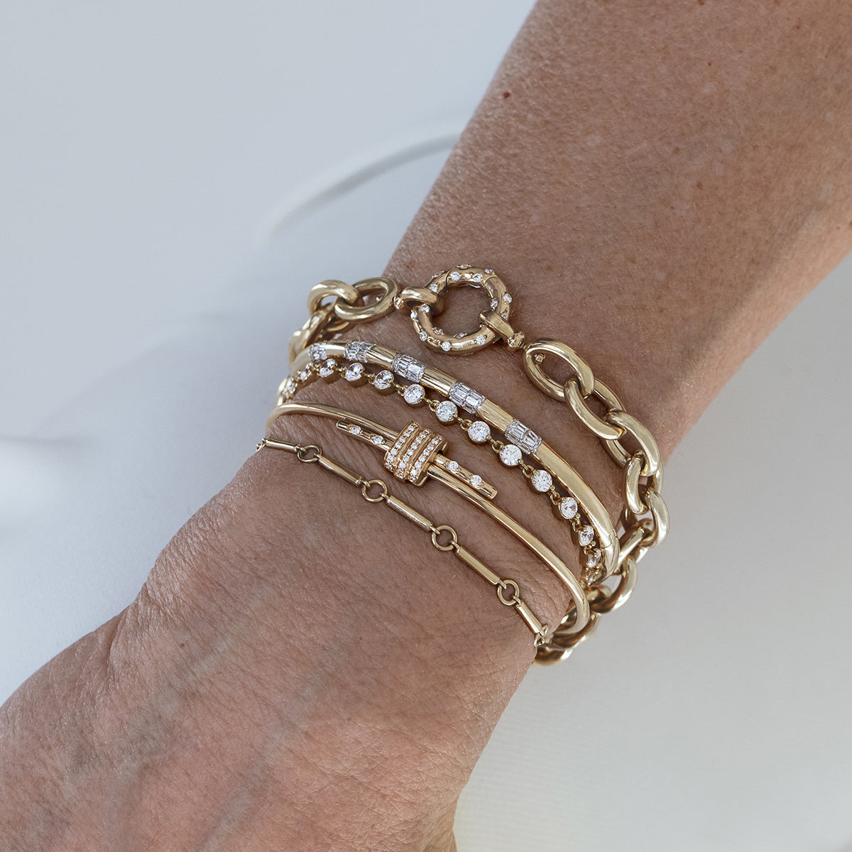 Diamond-Encrusted Bracelet for Women - Elegant & Sparkling Jewelry Gift for Parties, Weddings & Special Occasions