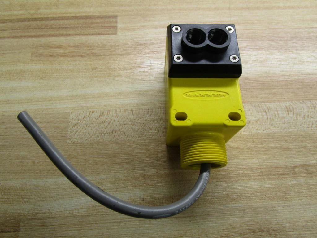 Banner Engineering Q45BB6F Photoelectric Sensor - Bipolar NPN/PNP Fiber Optic Proximity Switch with LED Indicator for Industrial Automation & Packaging Equipment