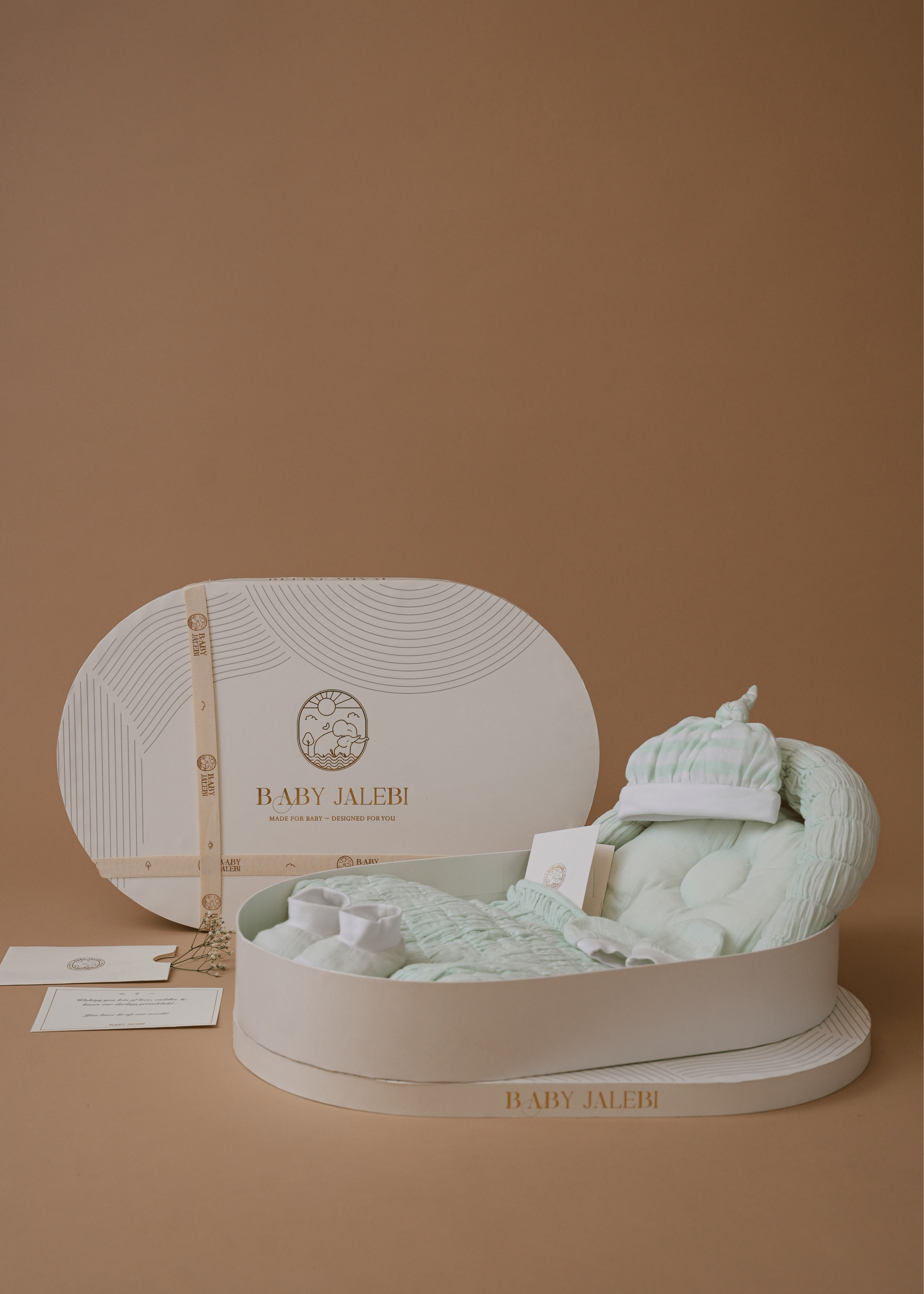 Elegant Oval Picture Perfect Gift Box in Mint Green - Perfect for Wedding Favors, Bridal Showers & Special Occasions