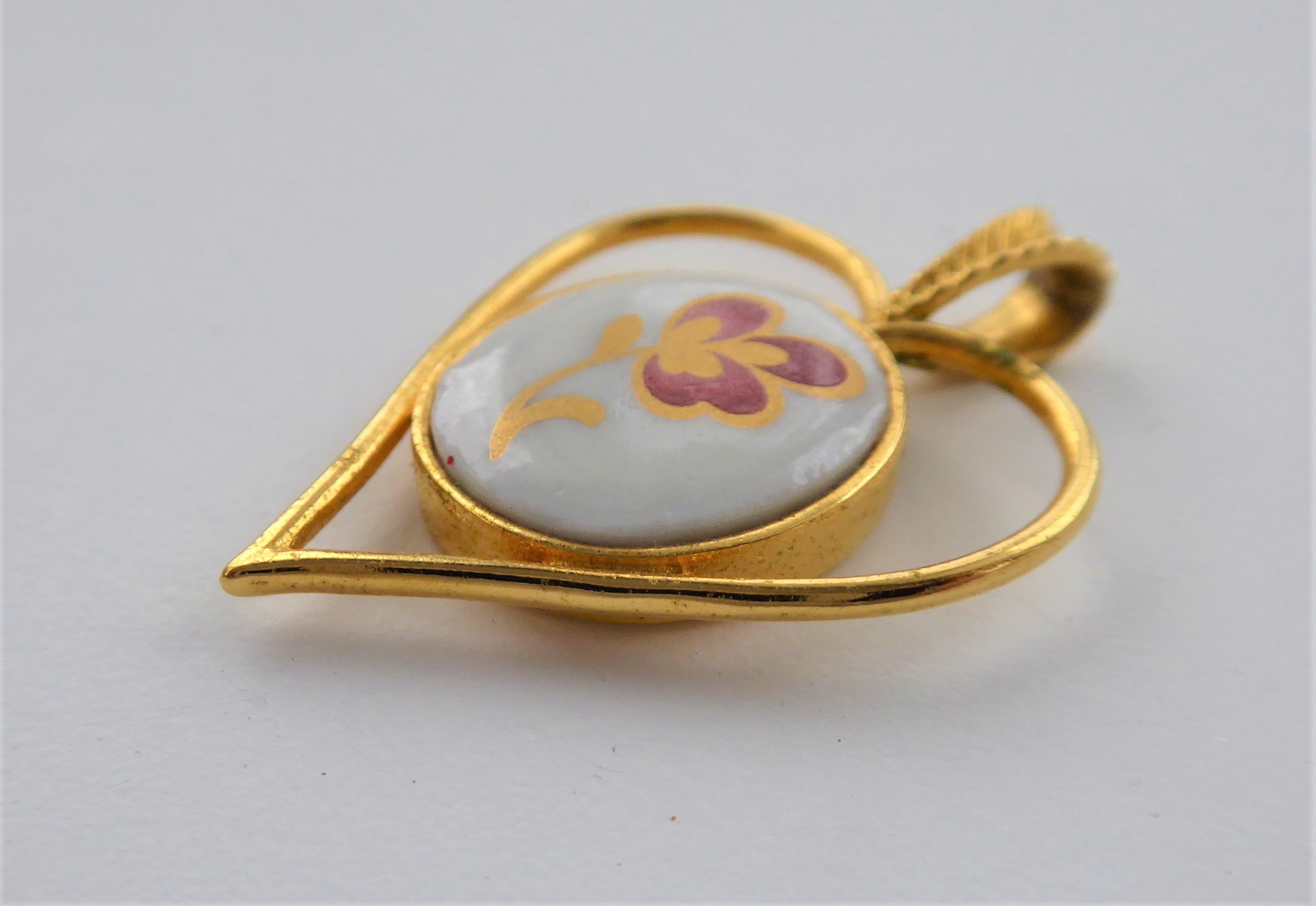 Vintage Villeroy & Boch Heart Pendant Necklace - 1980s Red Flower Design with 24kt Gold Plating by Danbury Mint | Perfect for Valentine's Day Gifts, Anniversary Presents & Retro Jewelry Collectors