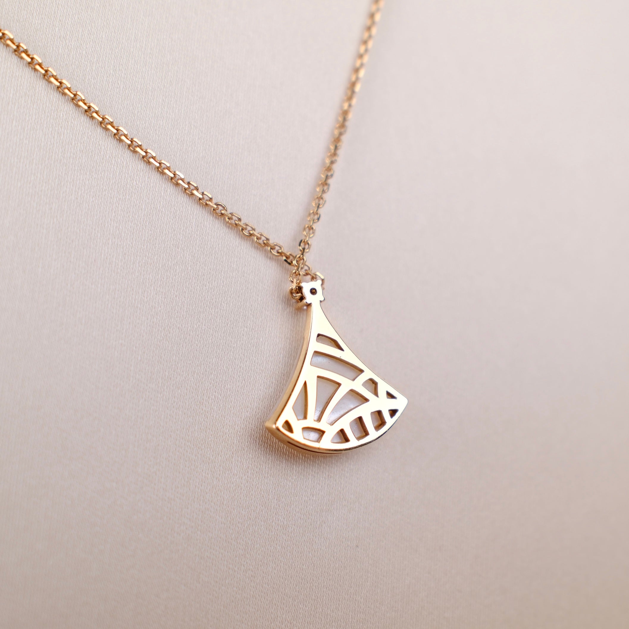 Bvlgari Diva Dream Necklace - 18K Rose Gold with Mother of Pearl Pendant | Elegant Jewelry for Women, Perfect for Weddings, Parties & Special Occasions