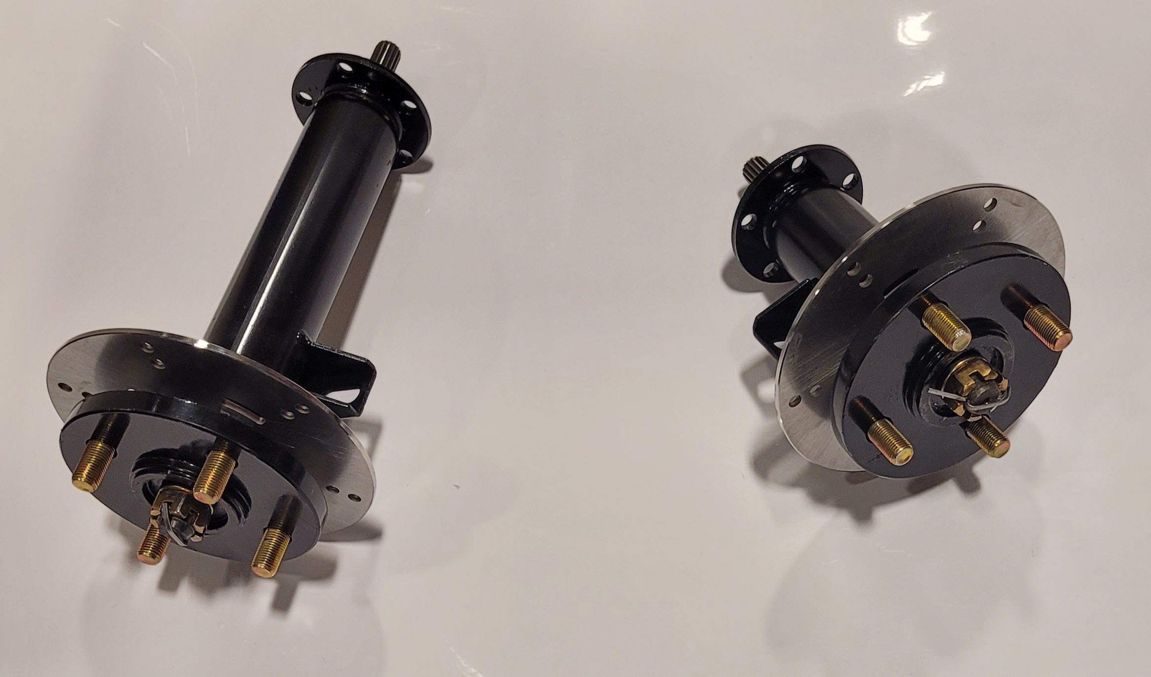 Rear Axle 4 - Heavy Duty Replacement Part for Trucks & SUVs - Perfect for Off-Roading & Towing