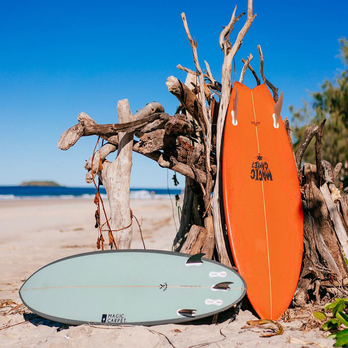 Magic Carpet Hornet 6’2 Surfboard with PE Construction & 5 Fin FCS2 Setup - Perfect for Performance Surfing, Wave Riding & Advanced Surfers