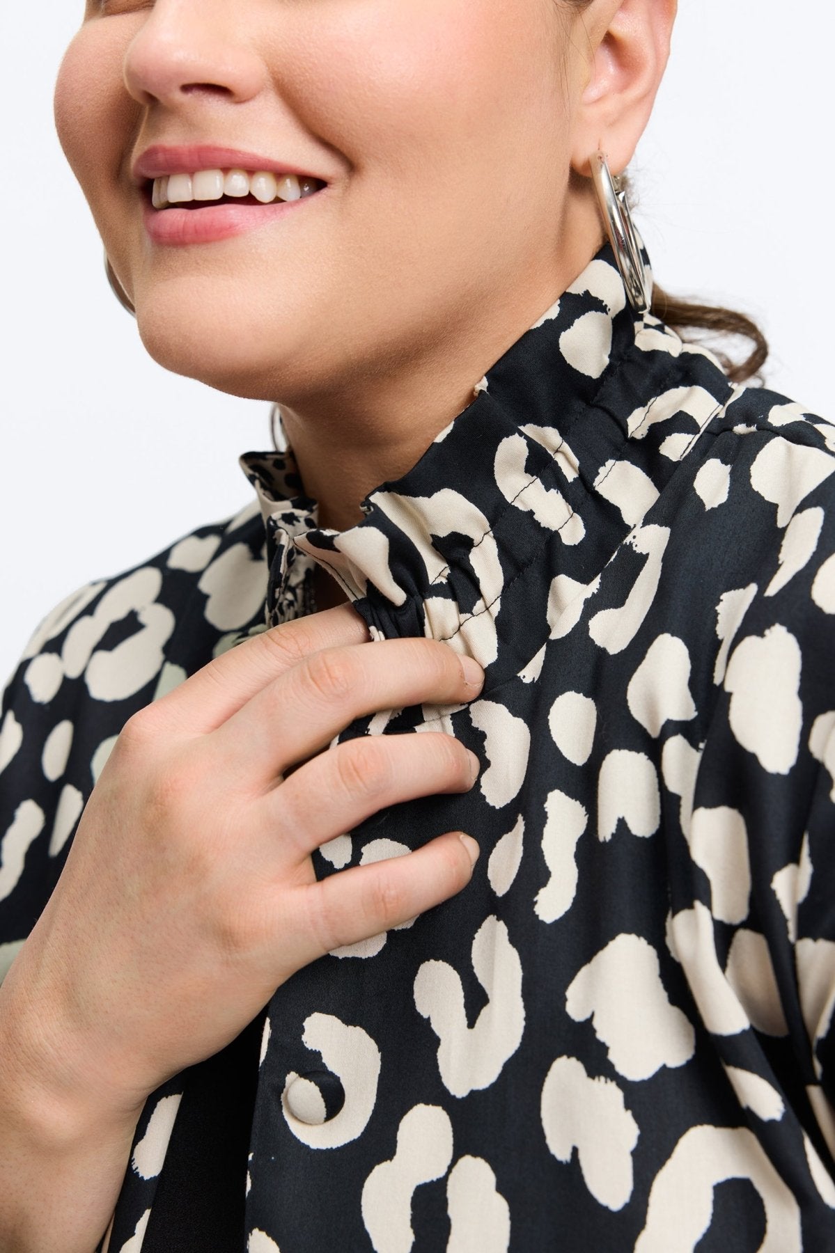 Carolina Plus Cheetah Print Long Sleeve Shirt Jacket for Women - Stylish Fall & Winter Layering Piece for Casual Outings and Date Nights