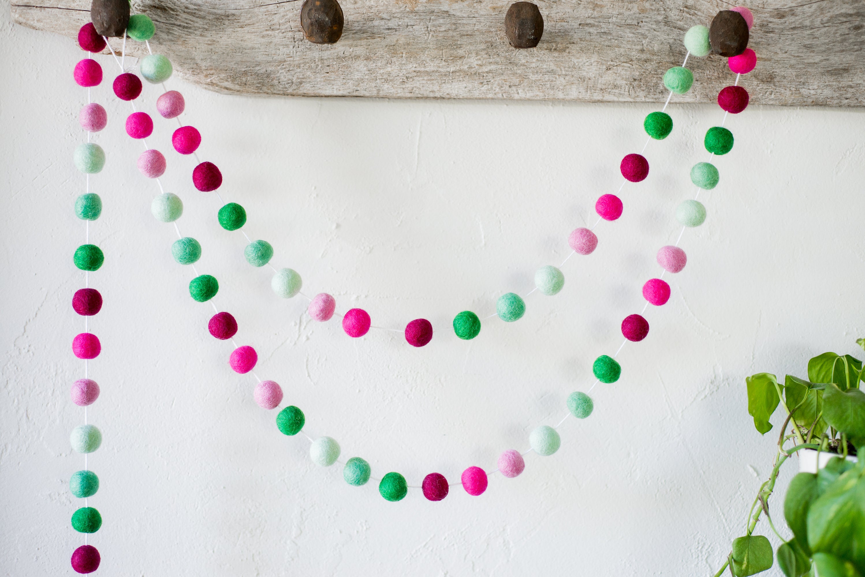Emerald to Raspberry Gradient Garland - Elegant Ombre Party Decor for Weddings, Baby Showers & Home Decor