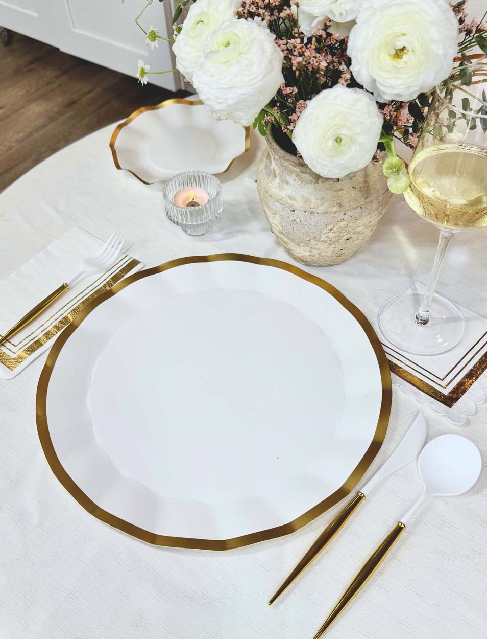 Elegant White Wavy Charger Plates - Set of 8 for Wedding, Party & Formal Dining - Premium Dinnerware for Special Occasions