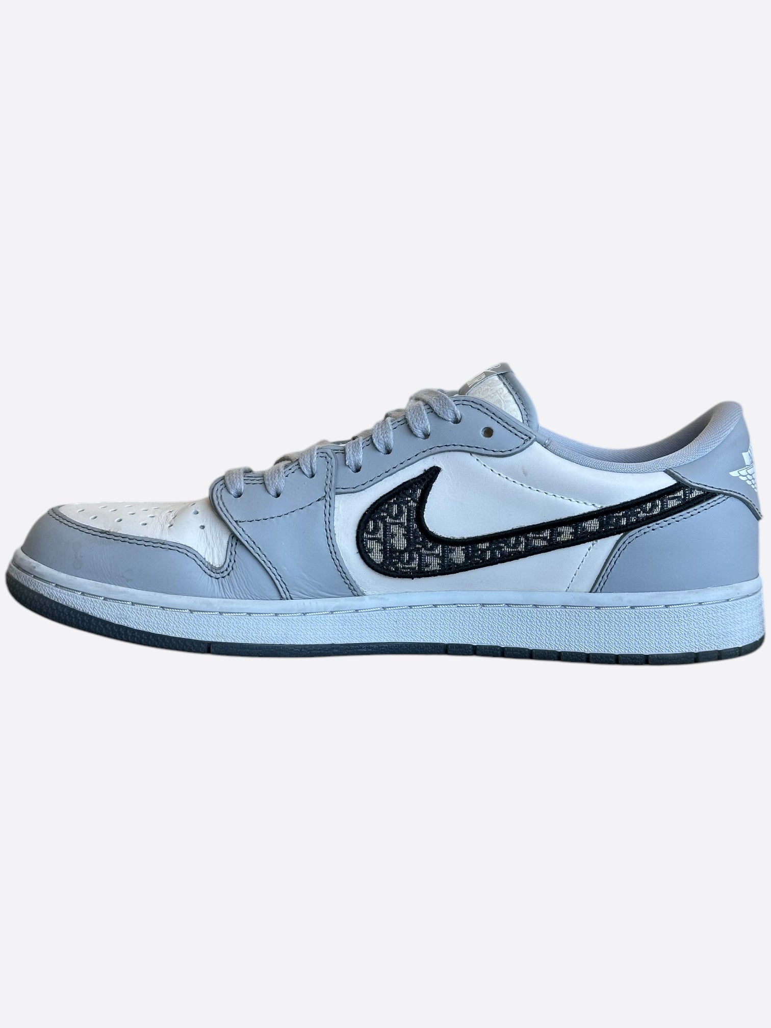 Dior Air Jordan Grey & White Oblique Low Top Sneakers for Men - Retro Basketball Shoes - Streetwear Fashion & Casual Wear - Perfect for Urban Style & Sneaker Collectors
