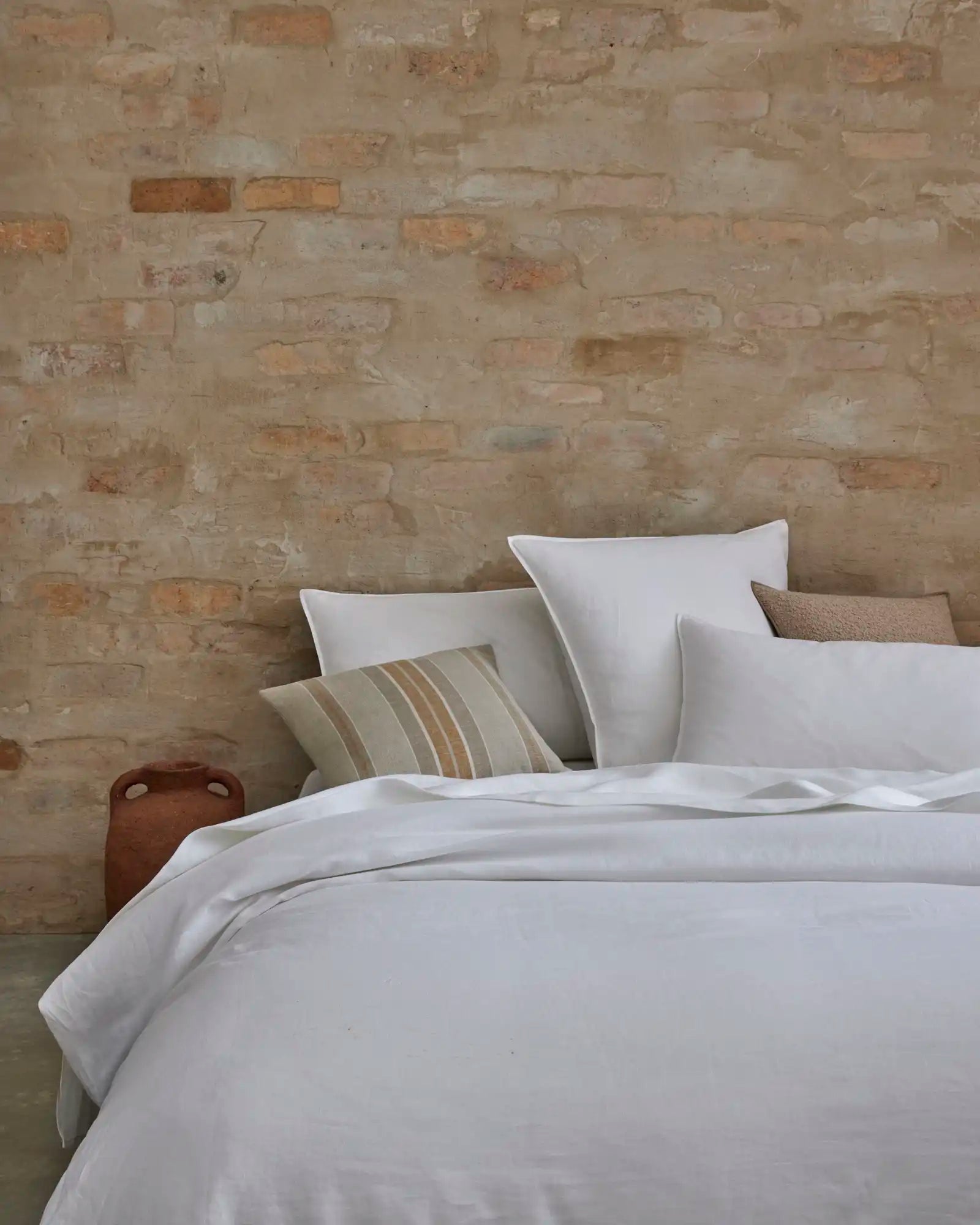 Premium Ravello Pillowcase Set - 100% Cotton White Bedding - Soft & Breathable for Side Sleepers - Perfect for Guest Rooms, Hotels & Home Decor
