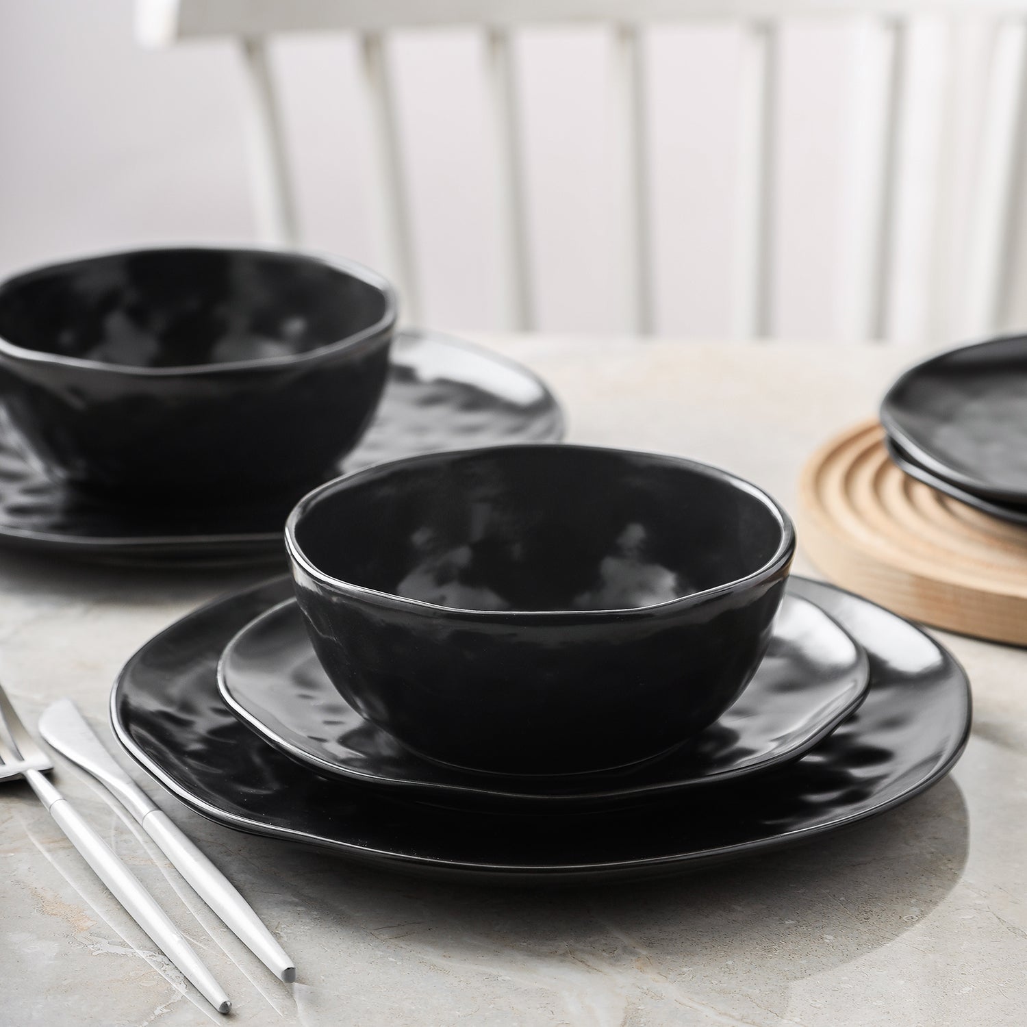 Elegant Ivy Porcelain Dinnerware Set - 16-Piece Black Fine China for Formal Dining & Special Occasions | Perfect for Weddings, Anniversaries & Holiday Entertaining