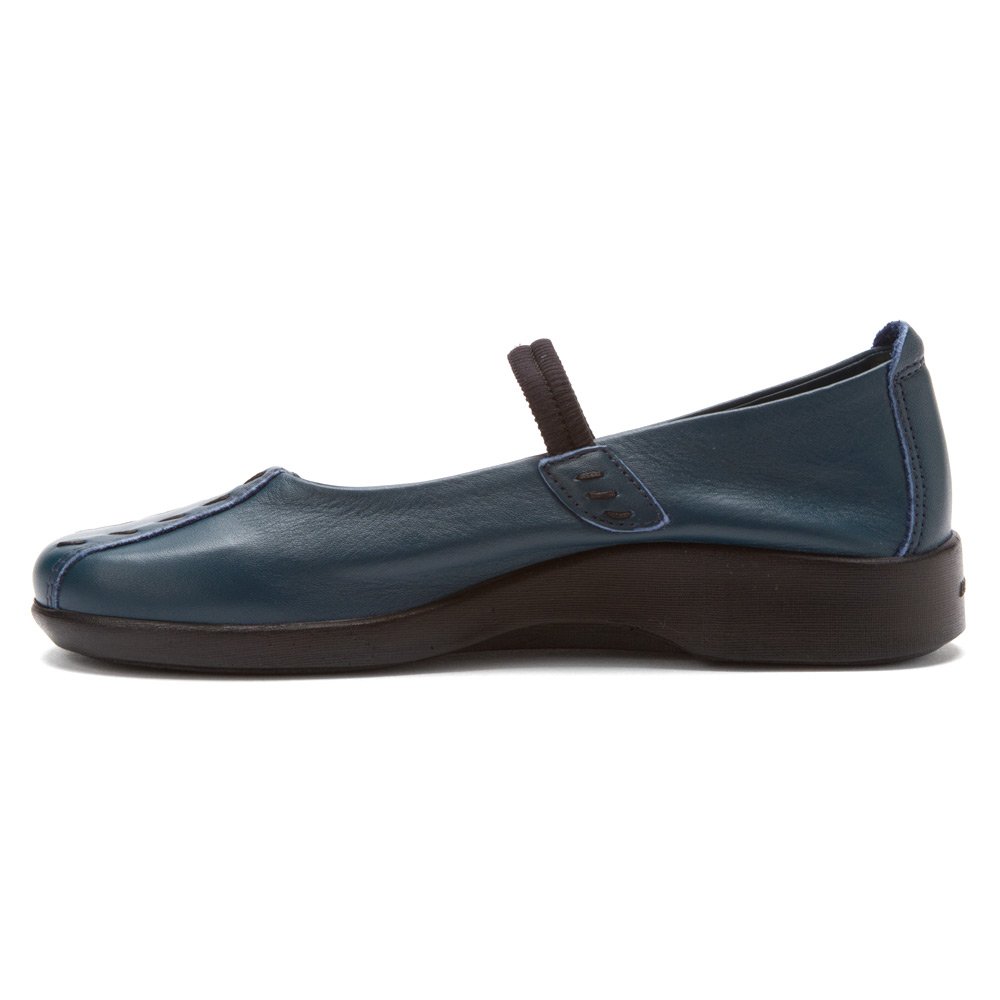 Arcopedico Women's Shawna Comfortable Lightweight Slip-On Shoes - Breathable & Supportive for Walking, Travel & Everyday Wear