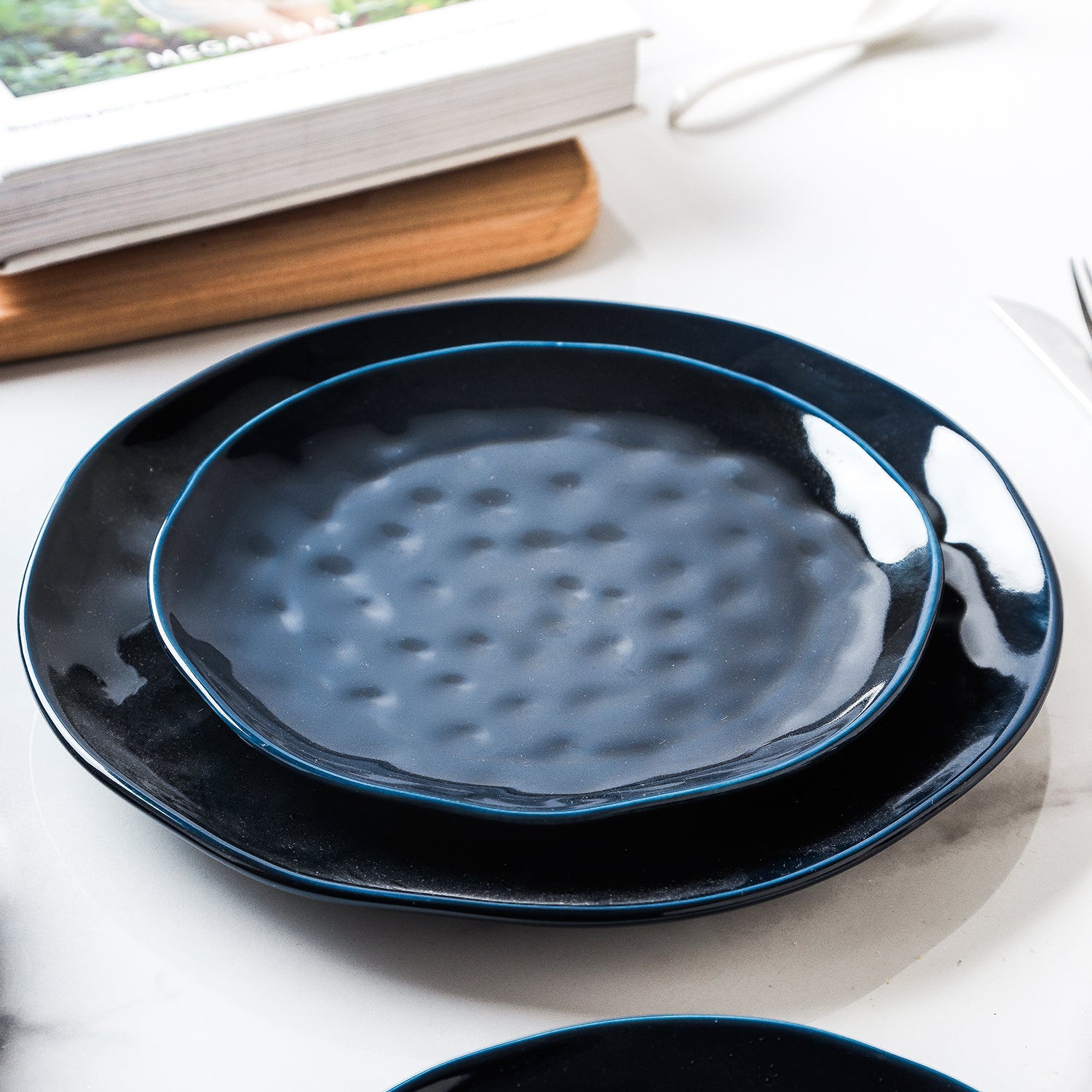 Premium Ivy Porcelain Dinnerware Set - Navy Blue 16-Piece Elegant Dinner Plates, Bowls, Mugs | Formal Dining, Wedding Registry & Holiday Entertaining