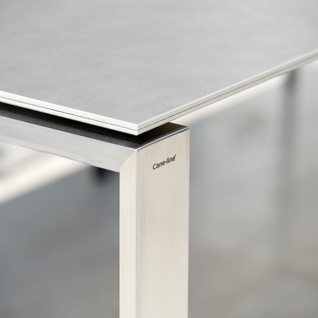 Extendable Edge Outdoor Dining Table - Weather-Resistant Patio Furniture for Garden, Backyard & Poolside Gatherings