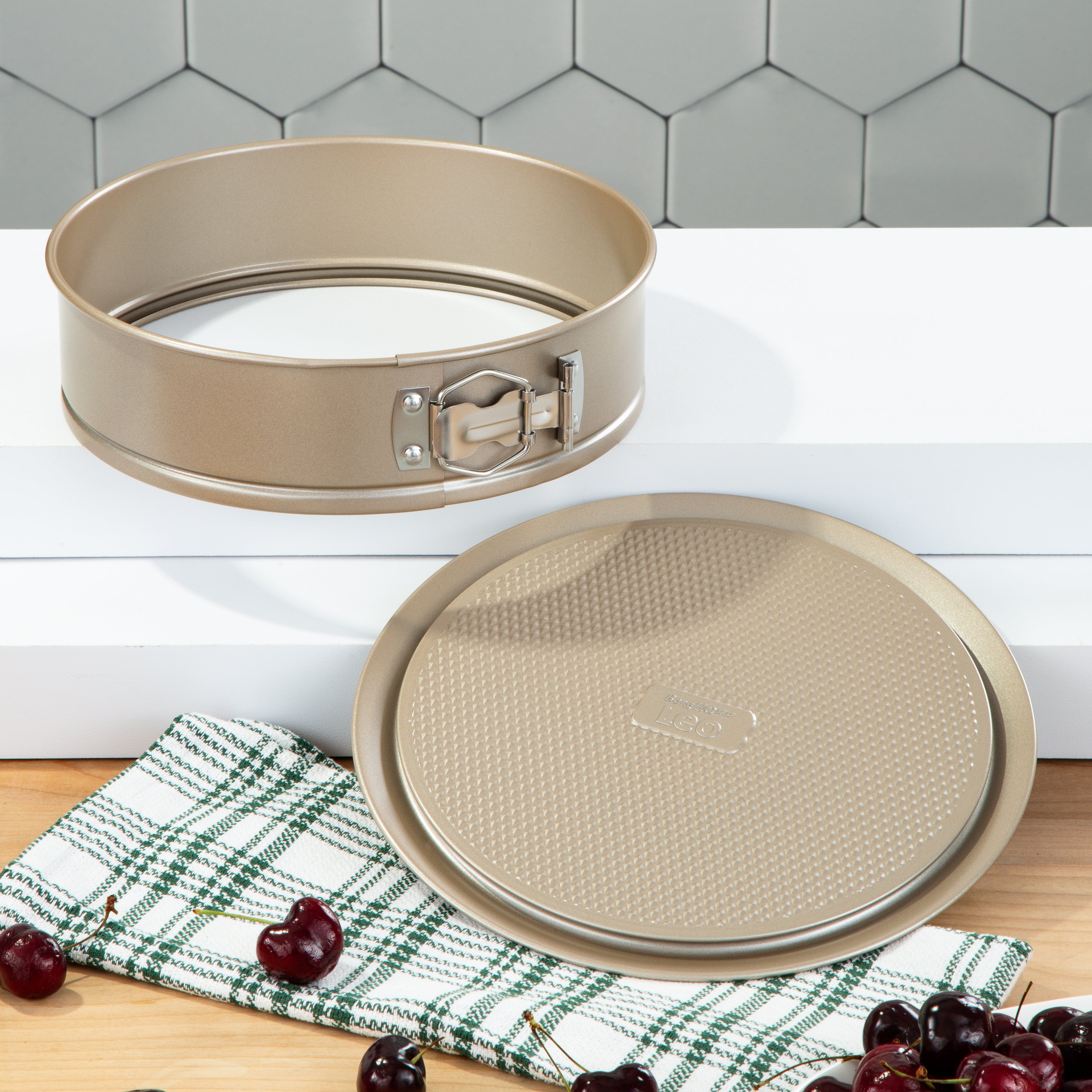 BergHOFF Balance Nonstick Carbon Steel Springform Pan 11 Inch - Premium Bakeware for Cheesecakes, Cakes & Pies | Oven Safe & Easy Release | Perfect for Home Baking & Professional Kitchens