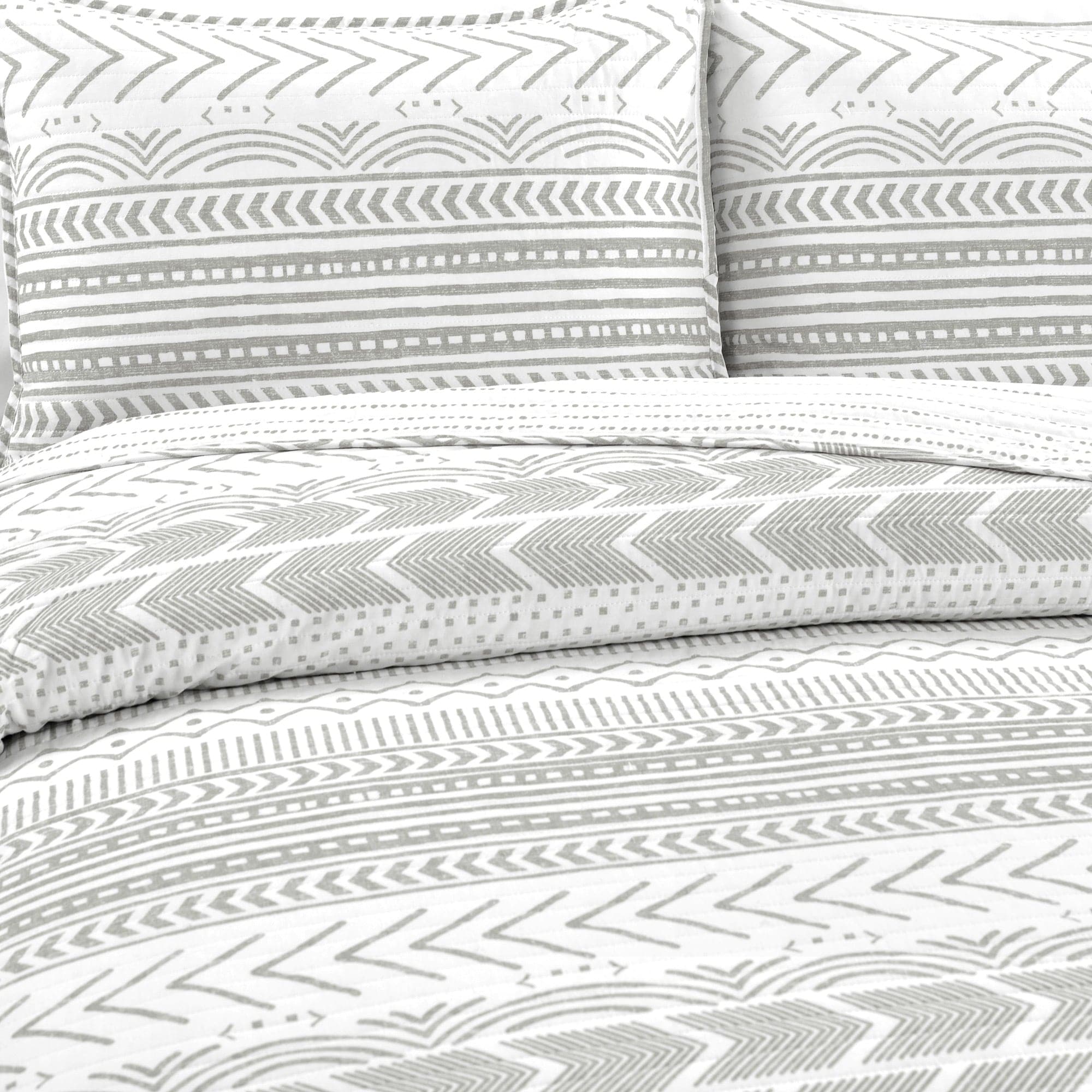 Hygge Geo Quilt 3 Piece Set - Soft Geometric Pattern Bedding for Cozy Bedroom Decor | Perfect for Master Bedroom, Guest Room & Dorm