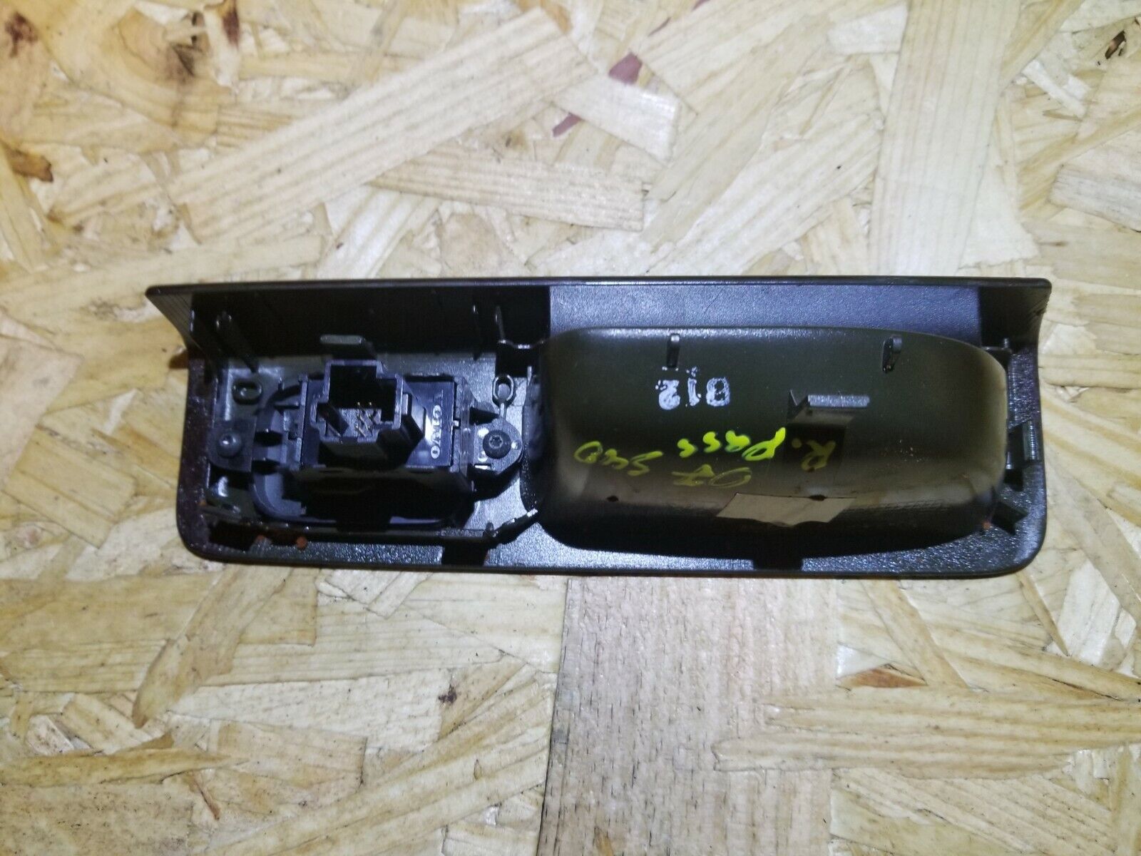 2005-2007 Volvo S40 Right Rear Passenger Power Window Switch OEM Replacement - Perfect for Window Repair & Maintenance
