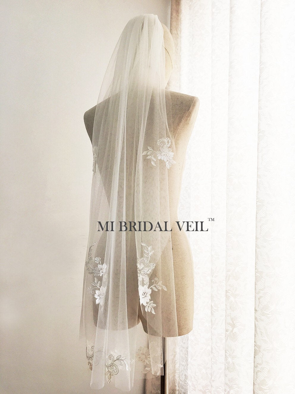 Elegant Silver Lace Applique Fingertip Wedding Veil for Bride - Perfect for Church Ceremonies, Outdoor Weddings & Bridal Photography