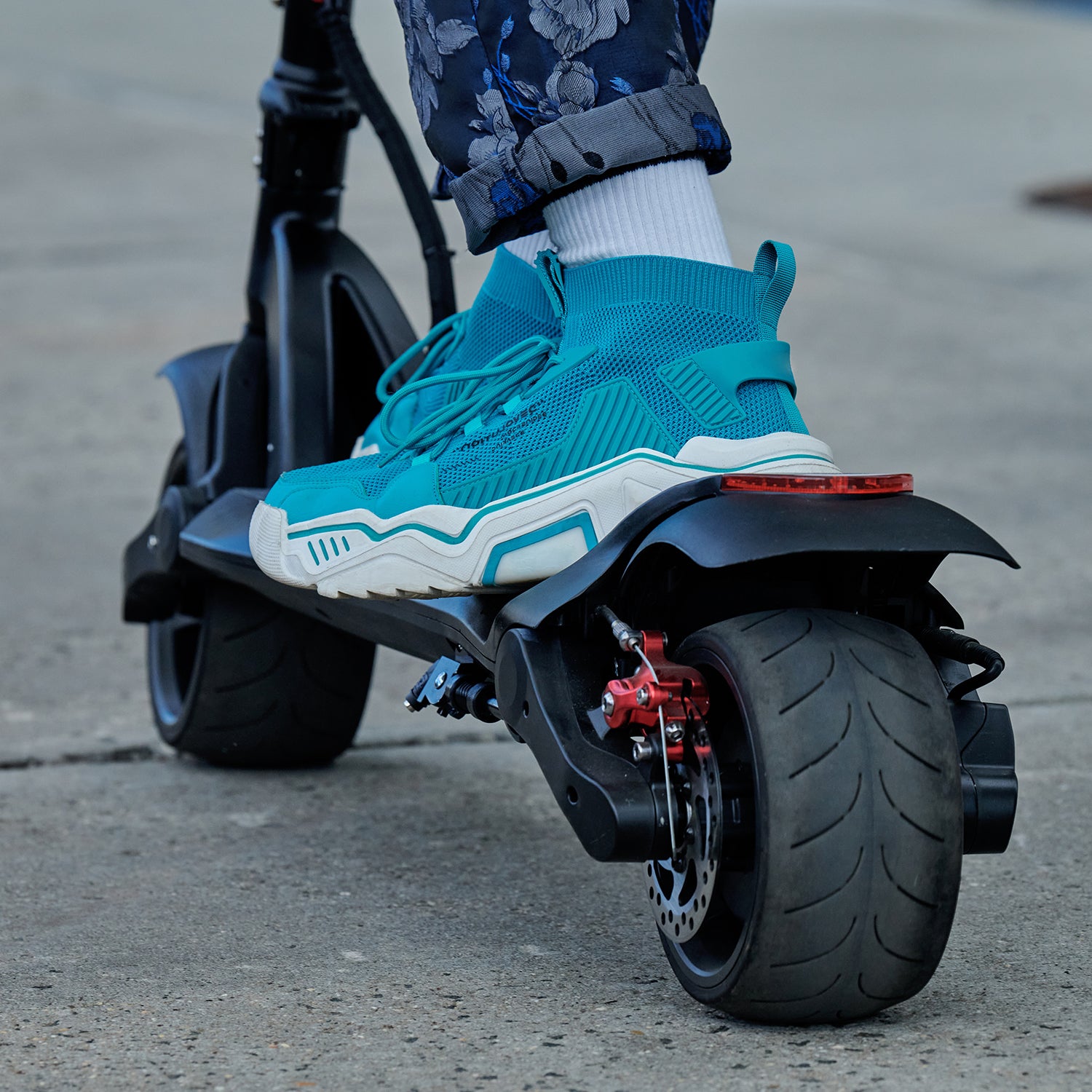 Foldable Electric Scooter for Adults - Portable & Lightweight Commuter Scooter with Long Battery Life - Perfect for Urban Travel, Campus, and Last-Mile Commuting