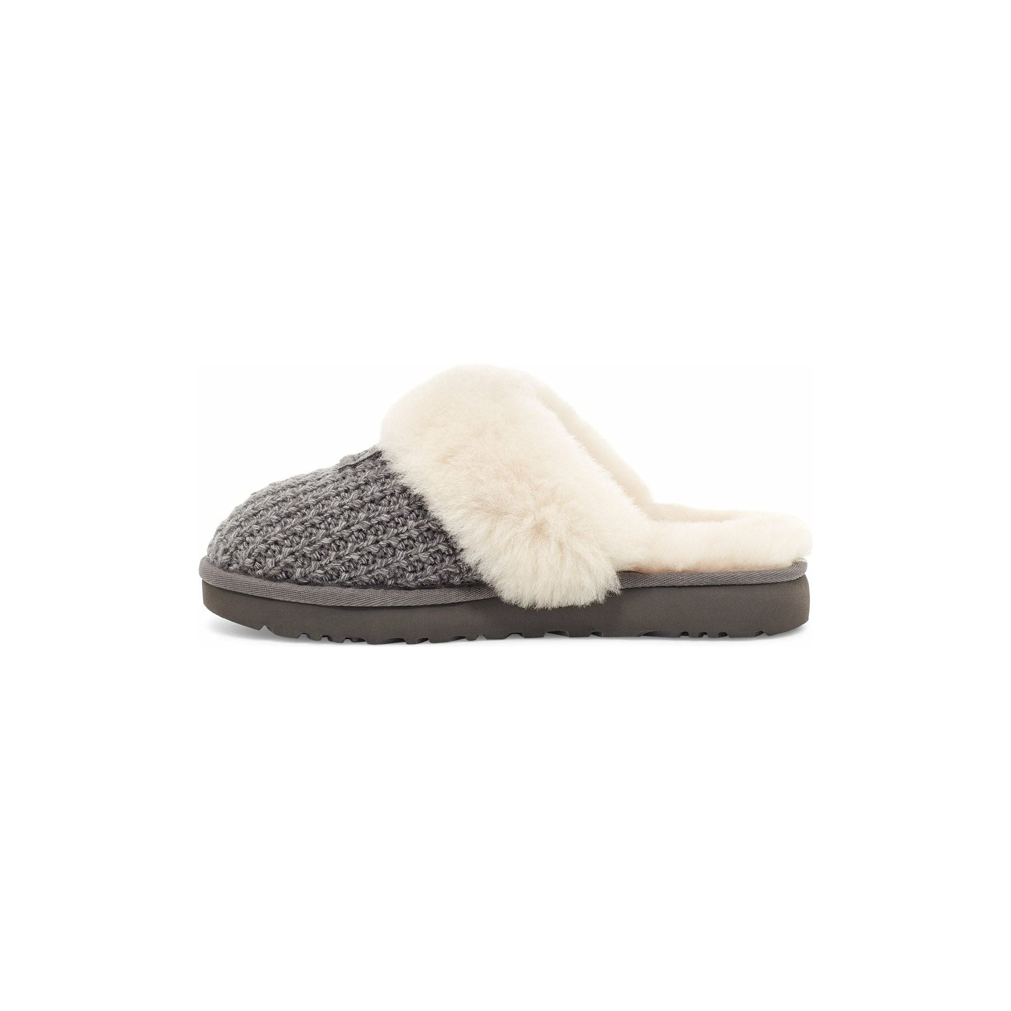 UGG Women's Cozy Slippers - Soft Fleece Lined House Shoes for Winter, Warm Indoor/Outdoor Slide Slippers for Women - Perfect for Home, Lounge & Cold Weather Comfort (Charcoal)