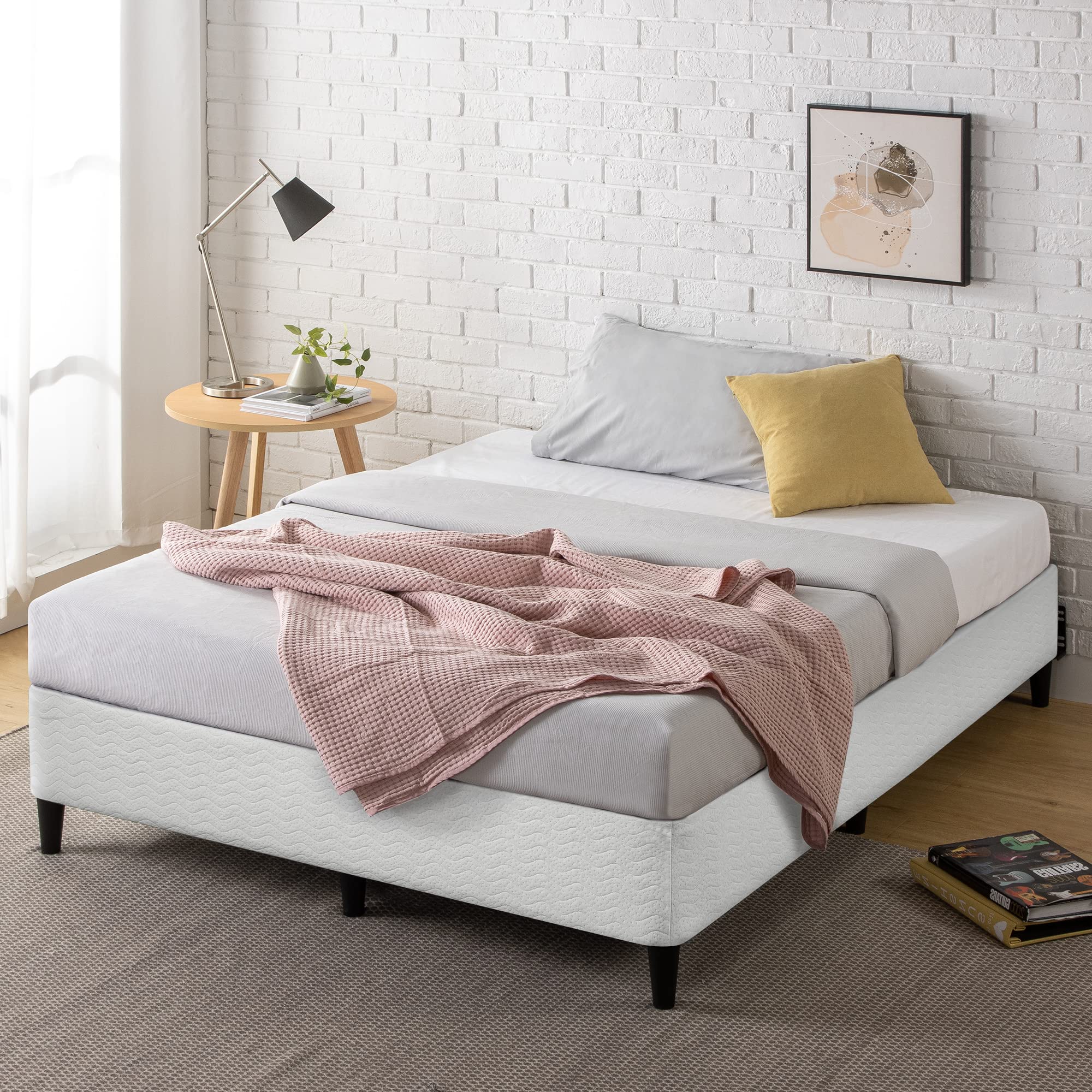ZINUS Keenan Metal Mattress Foundation - Queen Size Bed Frame with Headboard Brackets, Easy Assembly, Sturdy Box Spring Replacement | Perfect for Bedroom, Guest Room & Dormitory