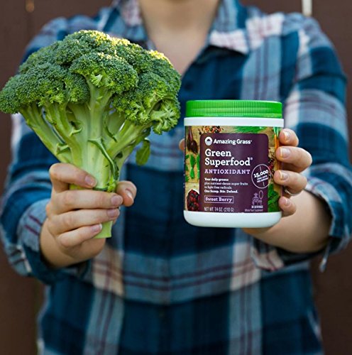 Organic Greens Superfood Powder with Spirulina, Beet Root & Elderberry - Antioxidant Rich, Probiotics, Sweet Berry Flavor, 60 Servings | Boost Energy, Detox & Immunity for Smoothies, Juices & Wellness Shakes (Packaging May Vary)