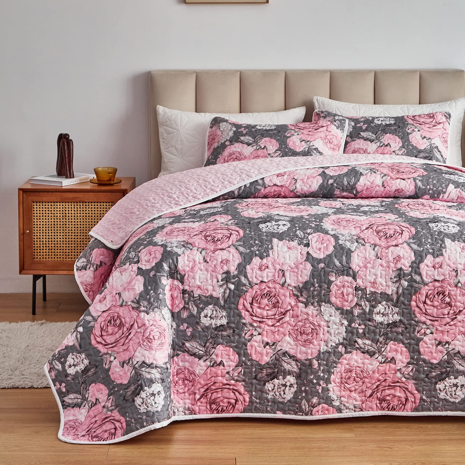 3-Piece Grey and Pink Floral Quilt Bedding Set - King Size Soft Microfiber Lightweight Reversible Coverlet with 2 Shams for All Seasons | Perfect for Master Bedroom, Guest Room, and Cozy Home Decor