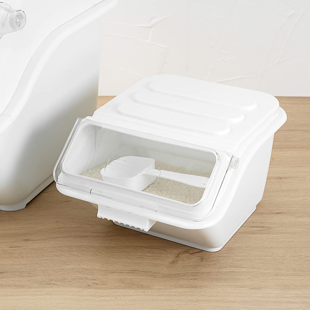 Restaurantware Met Lux 2.6 Gallon Food Storage Container with Lid & Measuring Scoop - Stackable White Plastic Ingredient Bin for Flour, Sugar & Bulk Foods | Perfect for Commercial Kitchens, Bakeries & Pantry Organization