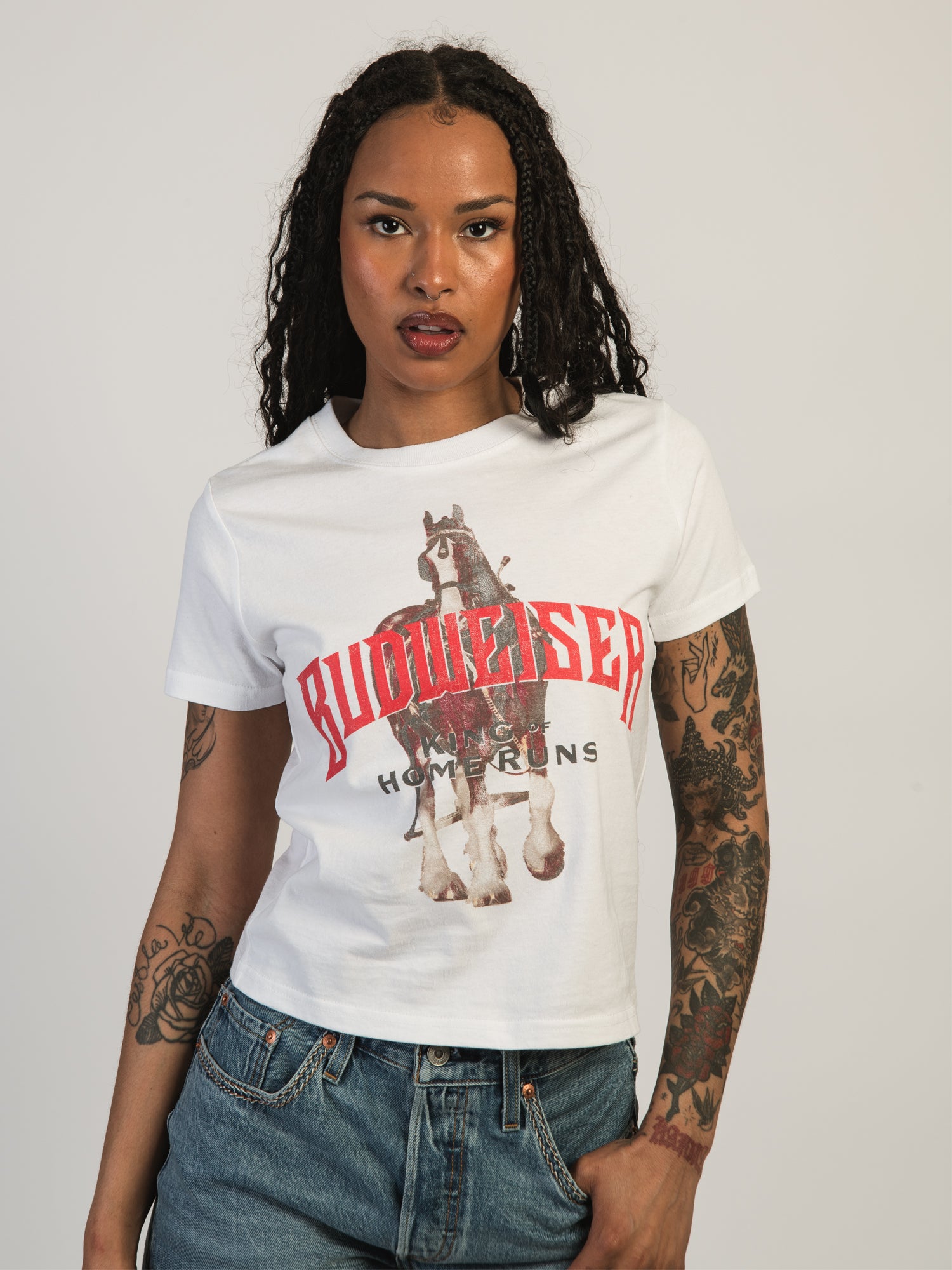 Budweiser Horse Graphic Boxy Tee - Vintage Beer Brand T-Shirt for Men & Women - Perfect for Casual Wear, Parties & Beer Lovers