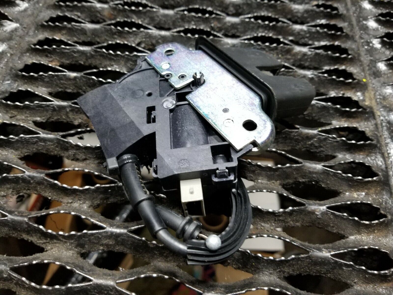 Original OEM 05-08 Audi A4 Rear Trunk Lock Latch Actuator Replacement Part - Perfect for Car Repair & Maintenance