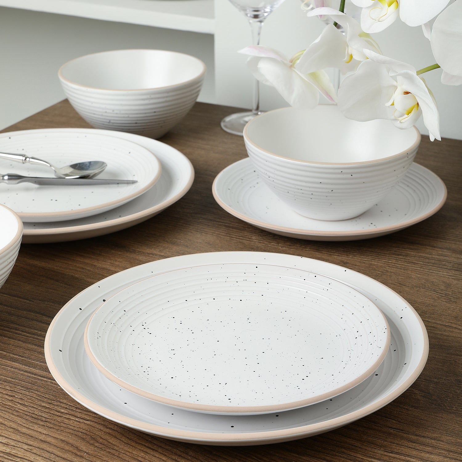 Premium Lauren Stoneware Dinnerware Set - 16-Piece Off White Porcelain Dinnerware for 4, Elegant & Durable for Everyday Use, Dinner Parties & Holiday Gatherings