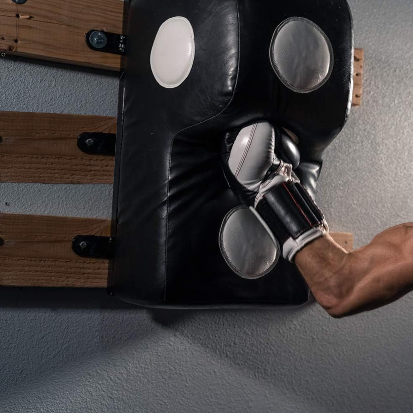 Luwint Heavy Duty Uppercut Punching Bag - Wall Mount Boxing Training Equipment for Muay Thai, MMA, Karate & Kickboxing - Perfect for Home Gym, Martial Arts Practice & Fitness Workouts