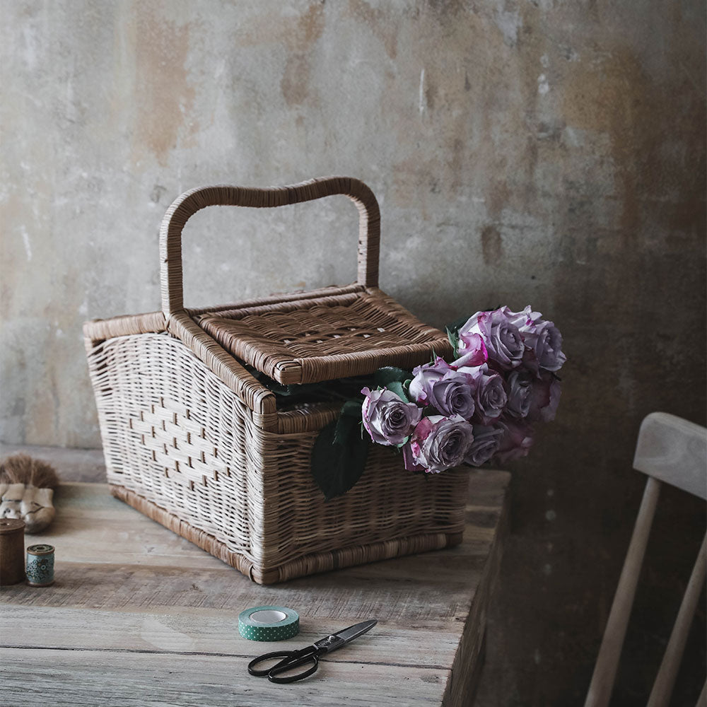 Premium Rattan Picnic Basket for 2 - Insulated Wine Cooler & Waterproof Liner - Perfect for Outdoor Dining, Beach Trips & Romantic Dates
