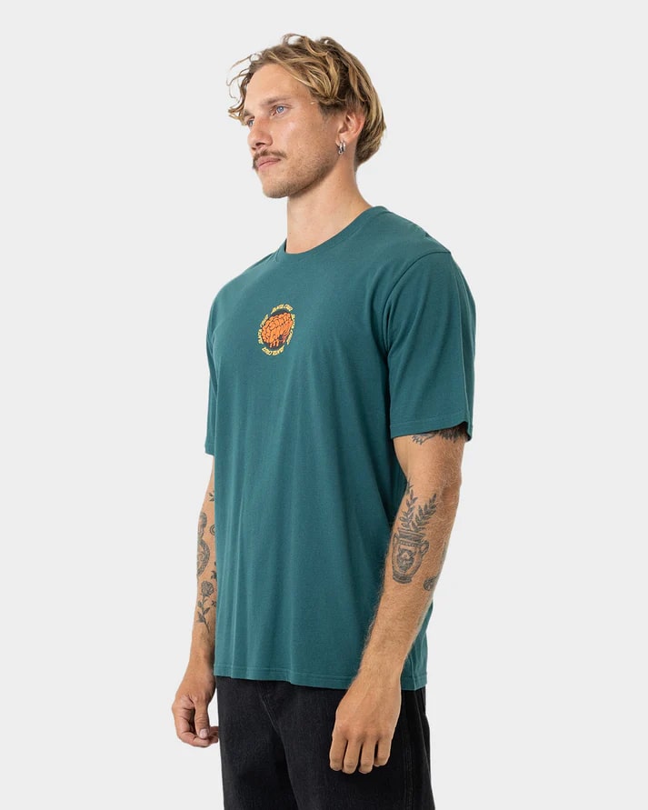 Santa Cruz Skateboard T-Shirt - Vintage Graphic Tee for Skateboarders & Streetwear Fans - Perfect for Skate Sessions & Casual Wear