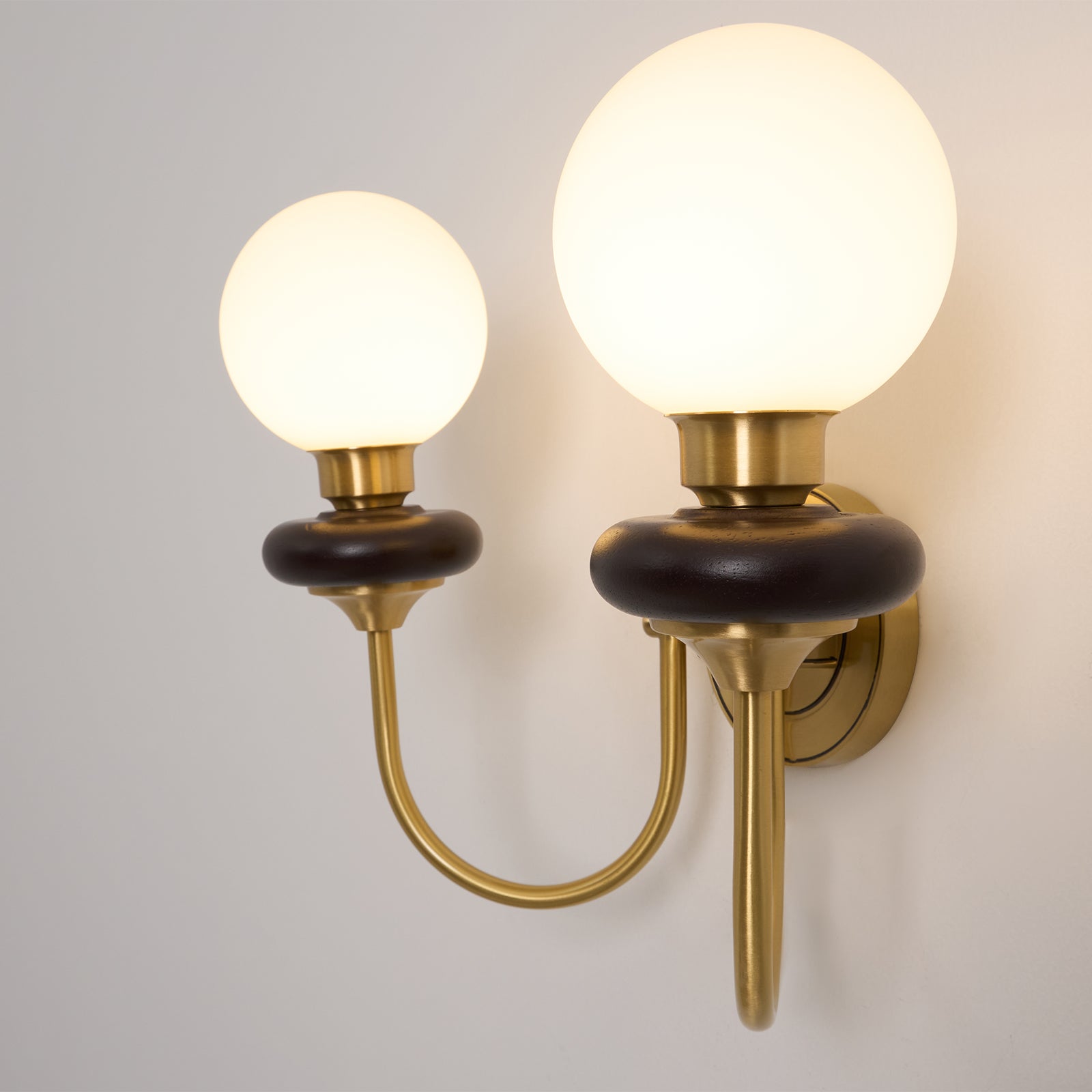 Bellevue Modern Wall Lamp - Sleek LED Sconce Light Fixture for Bedroom, Living Room & Hallway - Energy Efficient Indoor Lighting Solution