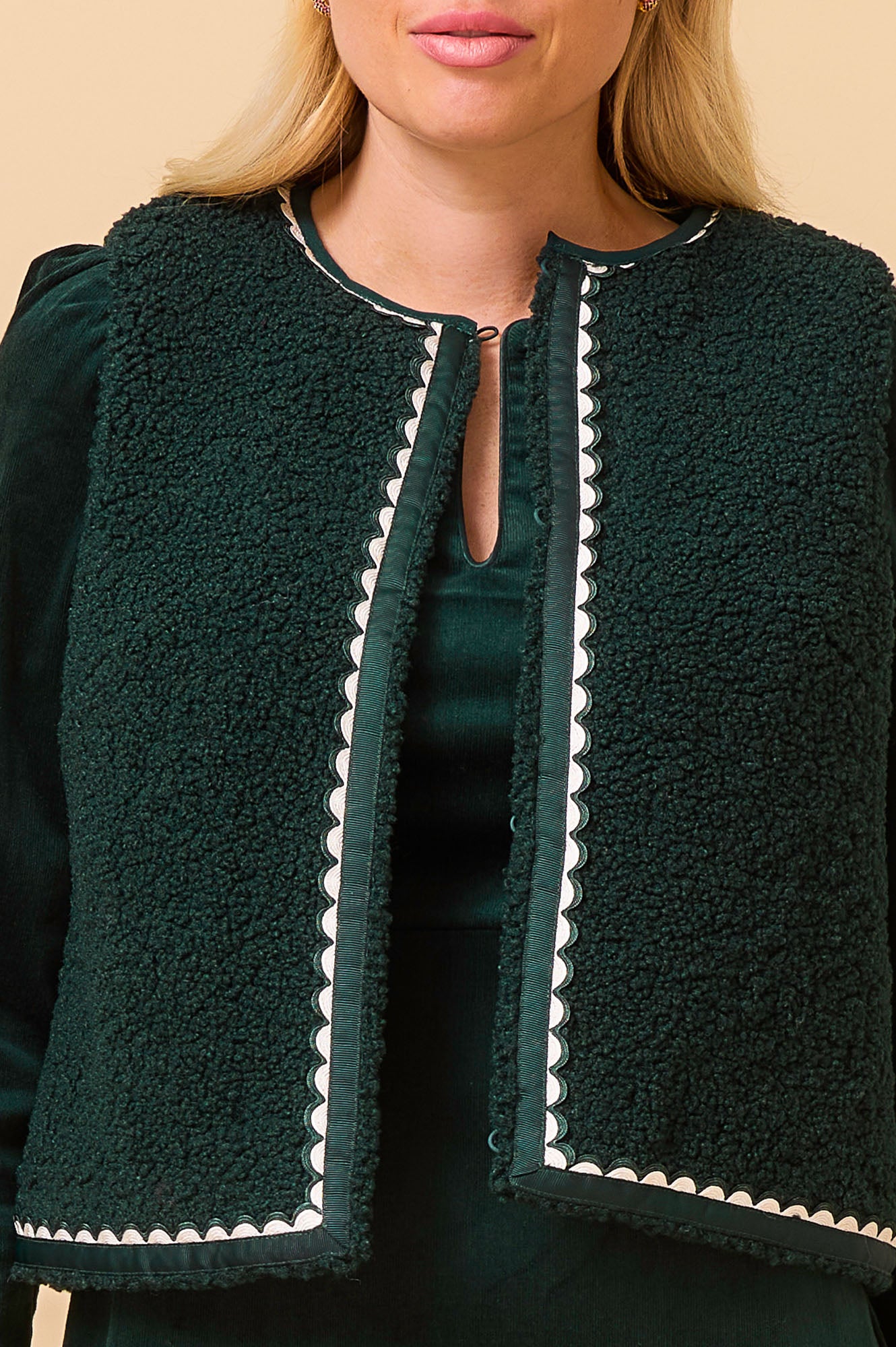 Eco-Friendly Fleece Vest for Men & Women - Lightweight & Warm Green Trim Detail Gilet - Perfect for Outdoor Hiking, Camping & Casual Wear
