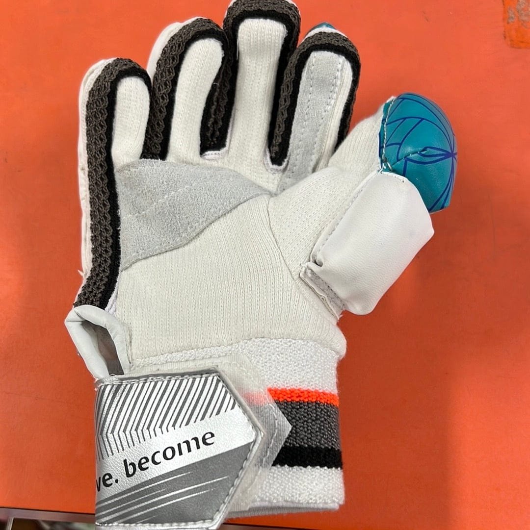 SG Club Junior Cricket Batting Gloves - Youth Cricket Gloves for Boys & Girls - Lightweight Protective Gear for Junior Cricket Players - Perfect for Practice, Training & Matches