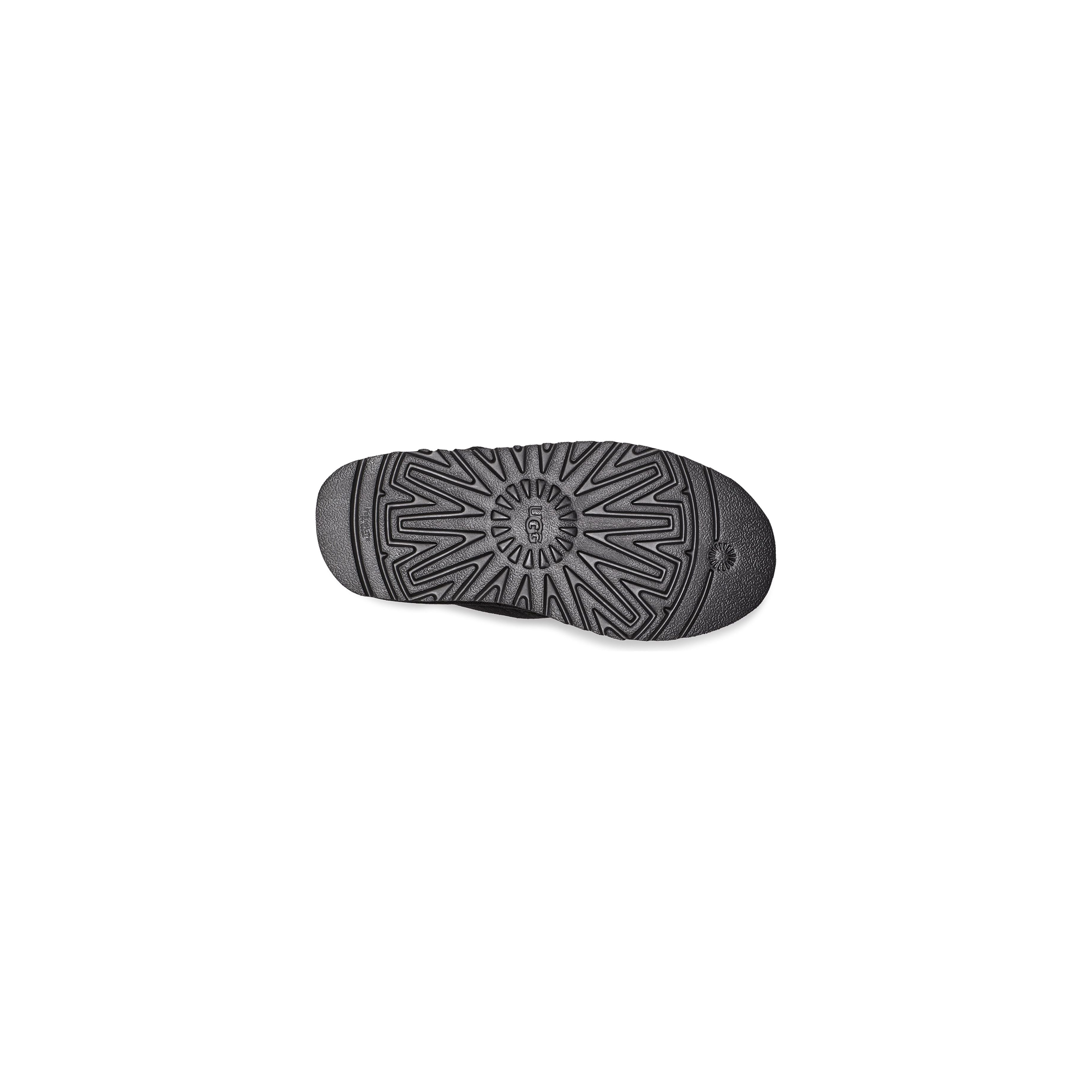 UGG Kid's Neumel Platform Boots in Black - Comfortable & Stylish Winter Shoes for Boys & Girls - Perfect for School, Play & Cold Weather