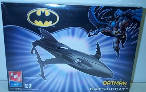 AMT Batman Batskiboat - 1/25 Scale Model Kit for Collectors & DC Comics Fans - Perfect for Display & Action Scenes